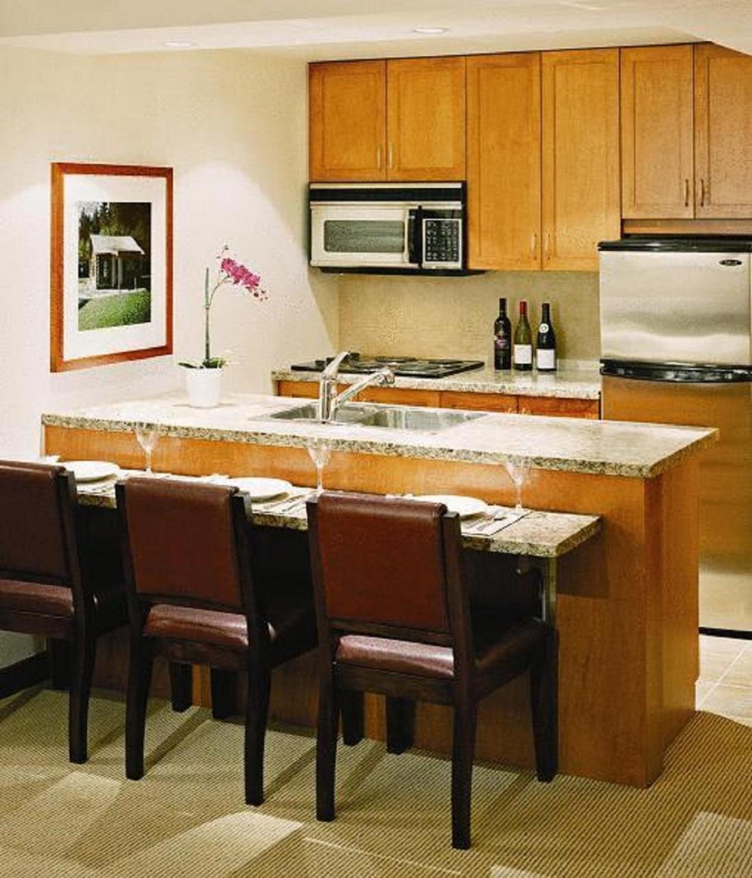 Two Bedroom Lower Floor Suite - Photo 3
