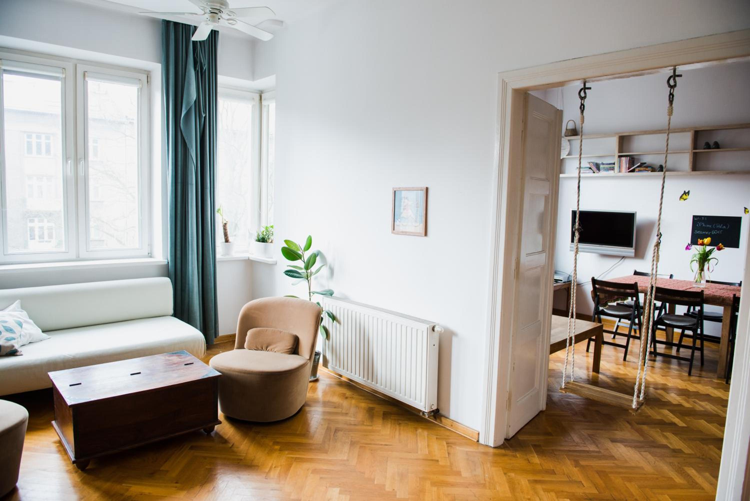 Apartment with Balcony - Photo 3