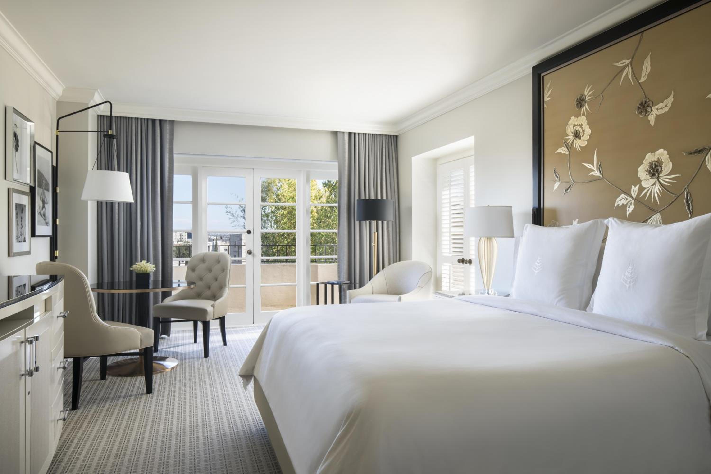 Superior King Room with Balcony photo 2