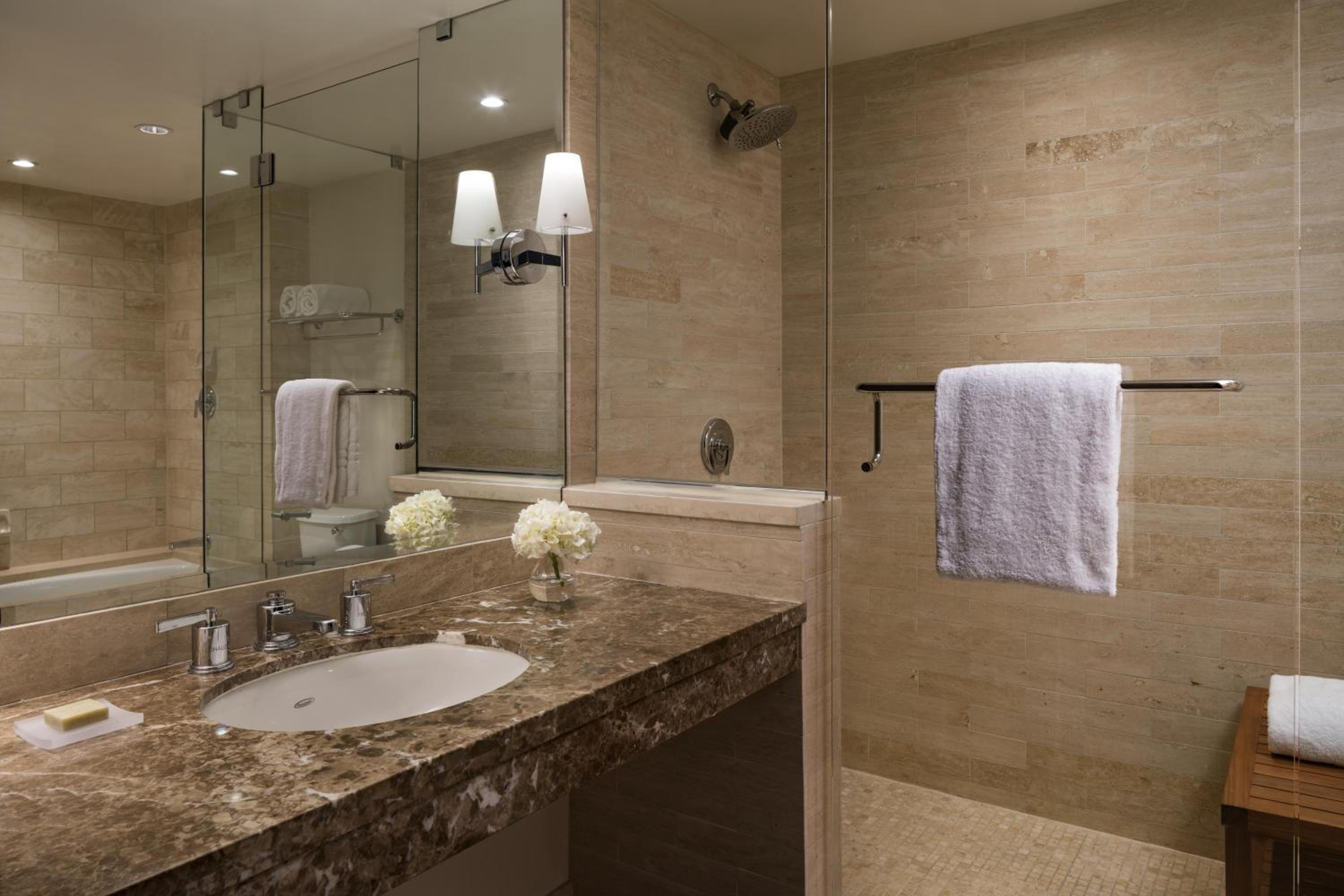 Deluxe King Room photo 3