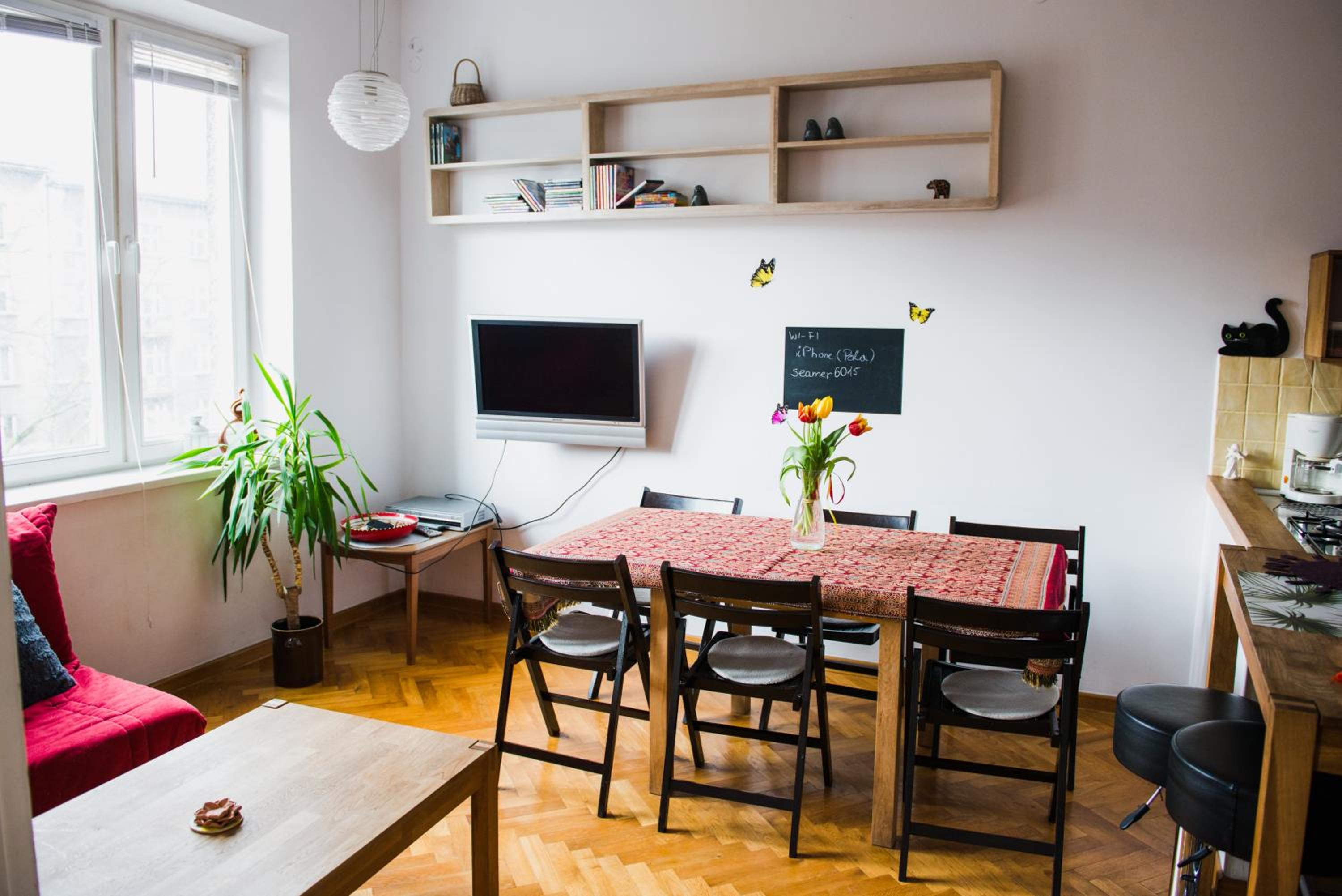 Apartment with Balcony - Photo 4