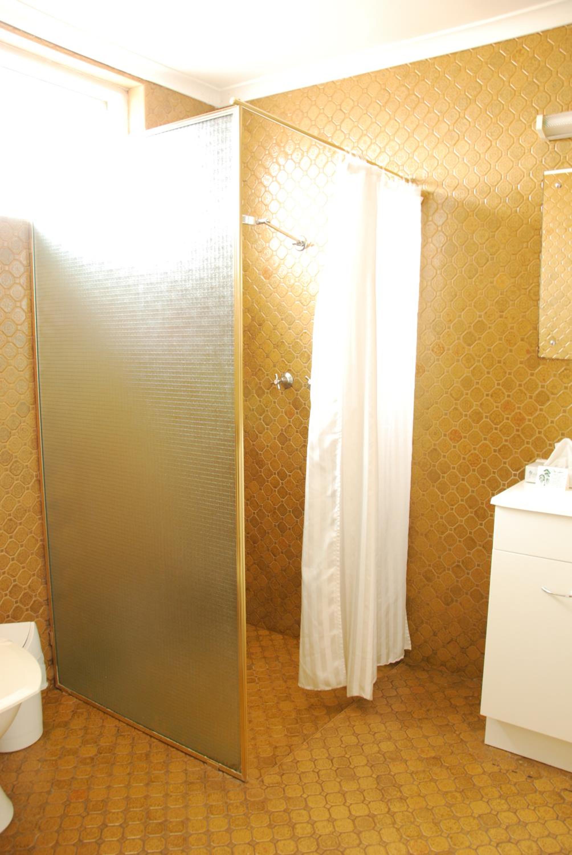 Economy Queen Room photo 2