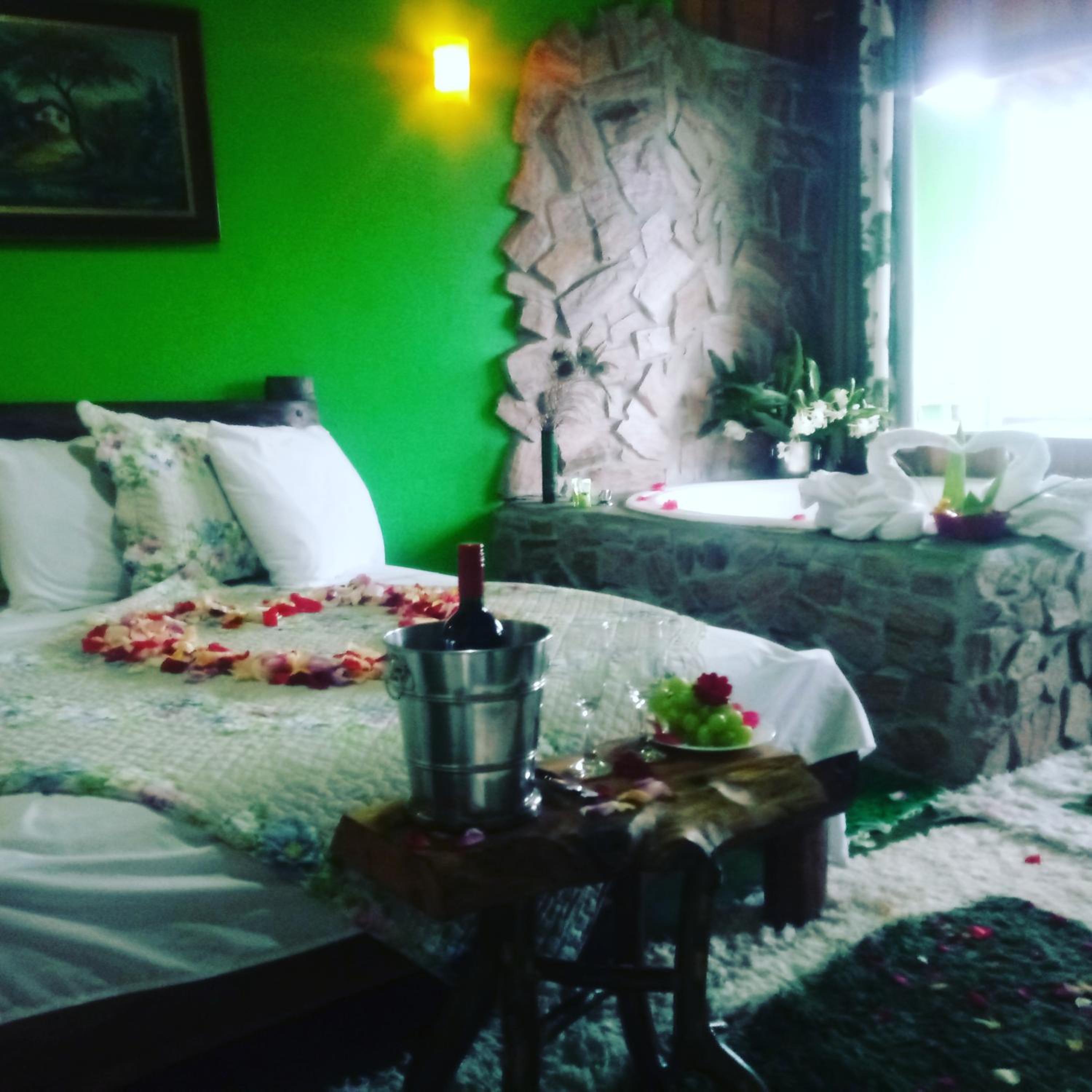 Deluxe Double Room with Bath - Photo 4