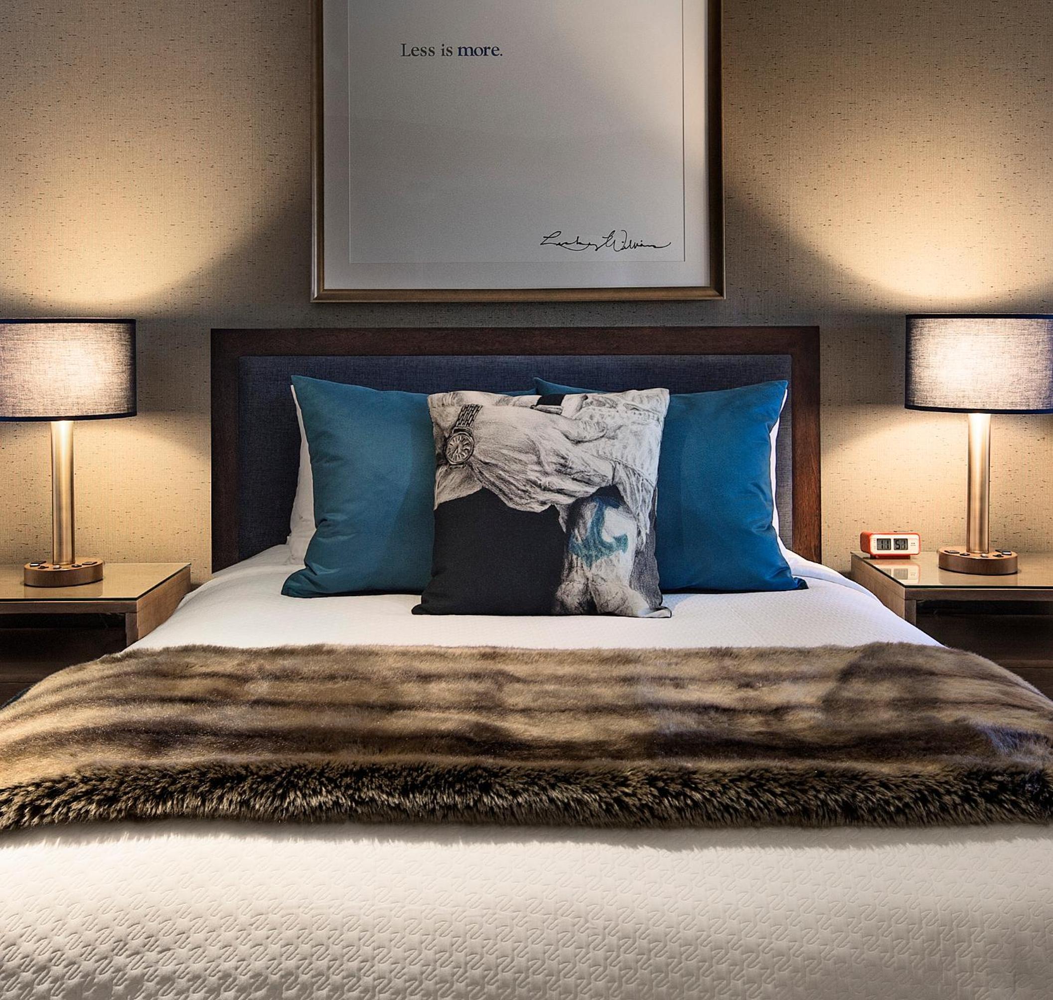 Queen Room with Two Queen Beds with Courtyard View photo 1