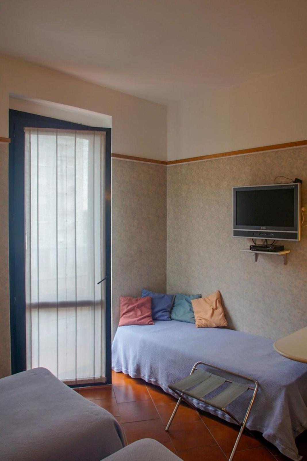 Triple Room with Private Bathroom photo 3