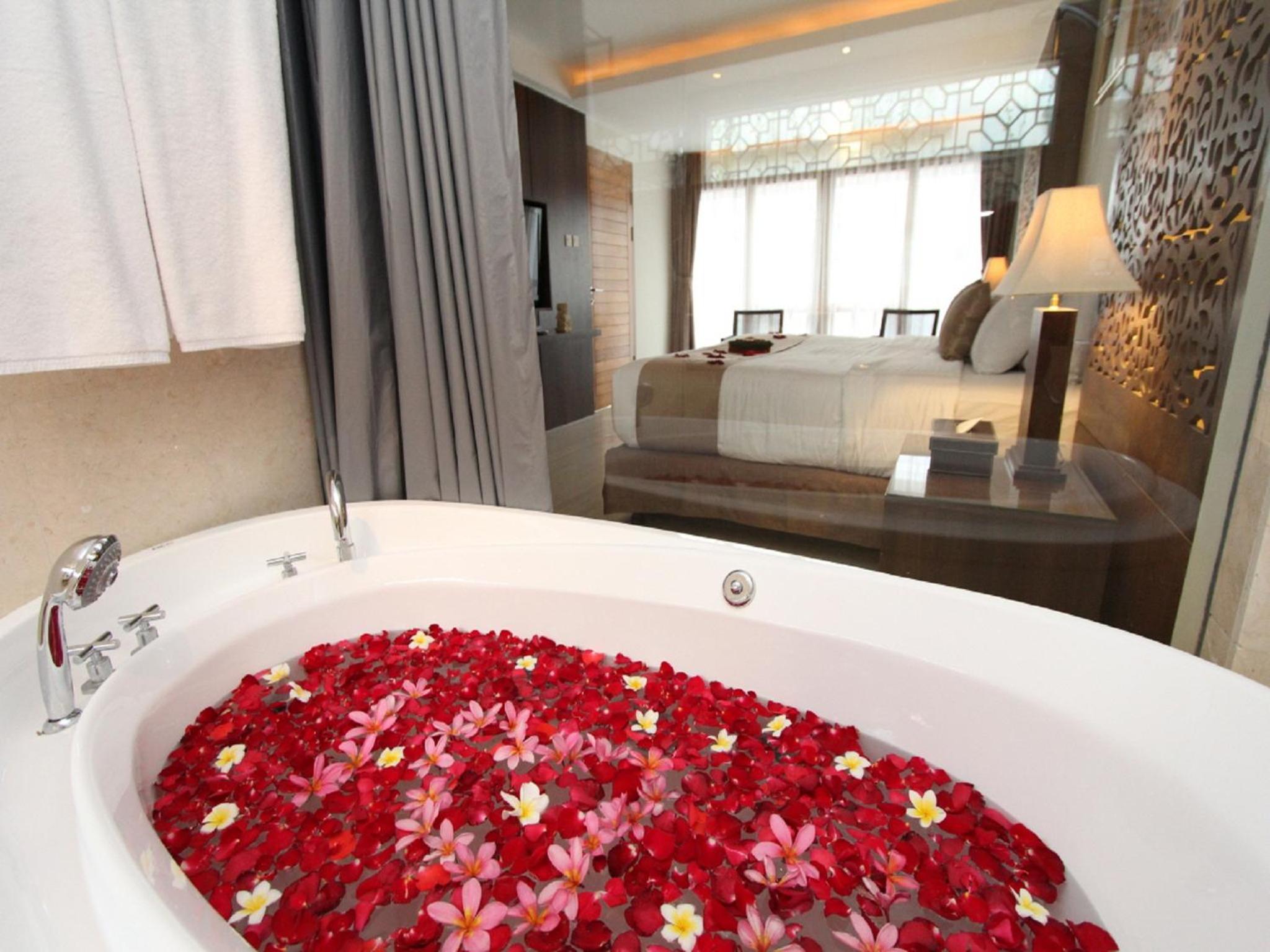 Special Offer - Honeymoon Package at One-Bedroom Villa with Private Pool and Bathtub photo 3