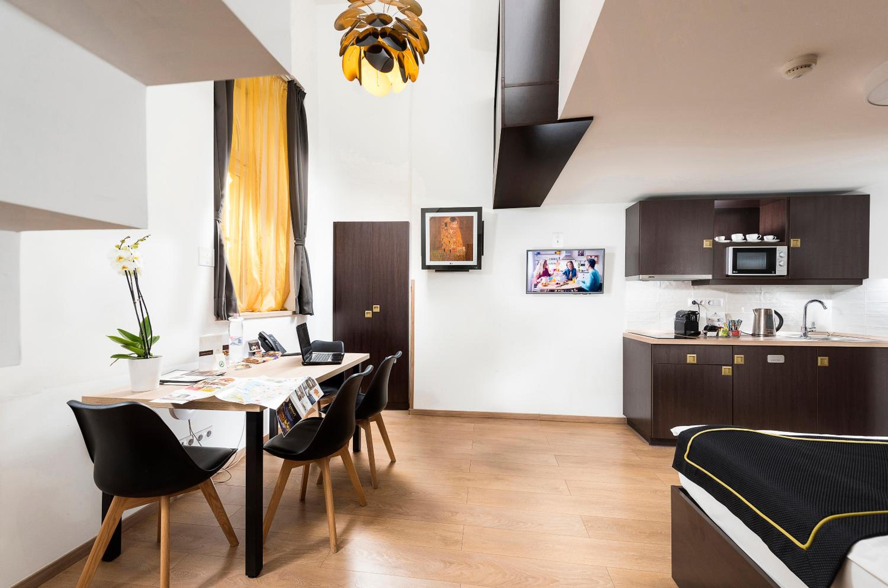 On-Site Apartment - Photo 9