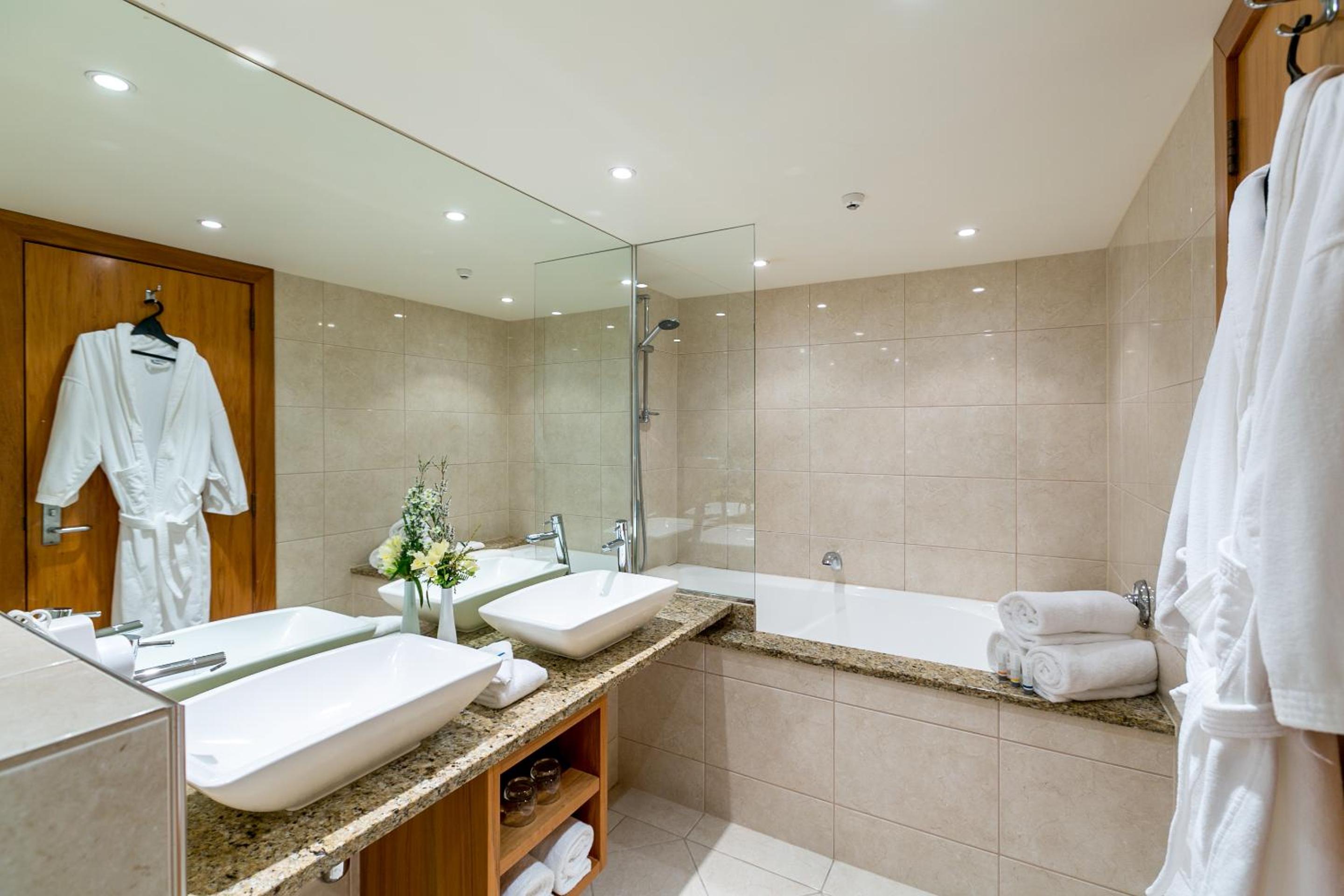 Plymouth Suite - Photo 2