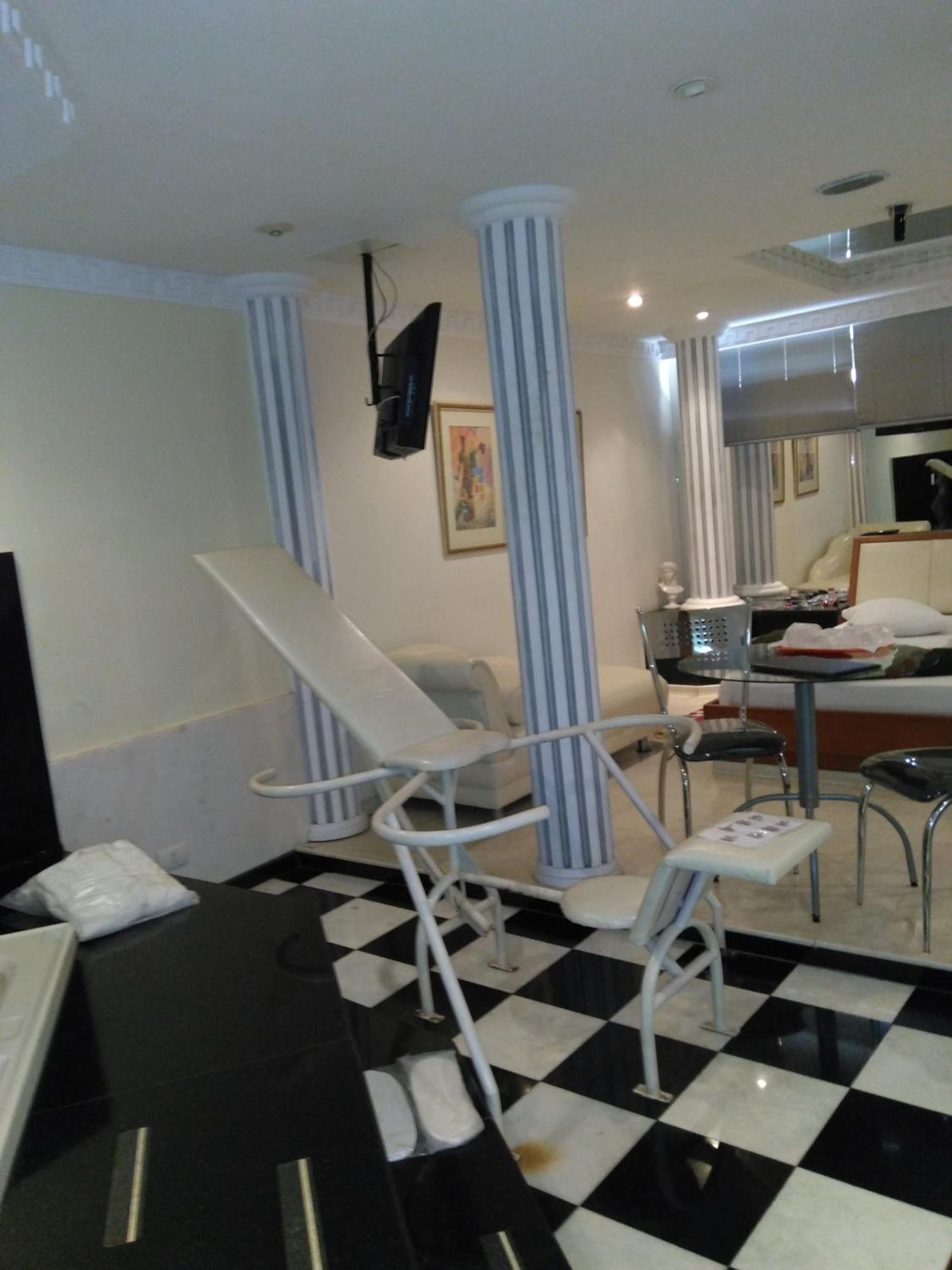 Deluxe Suite with Spa Bath - Photo 2