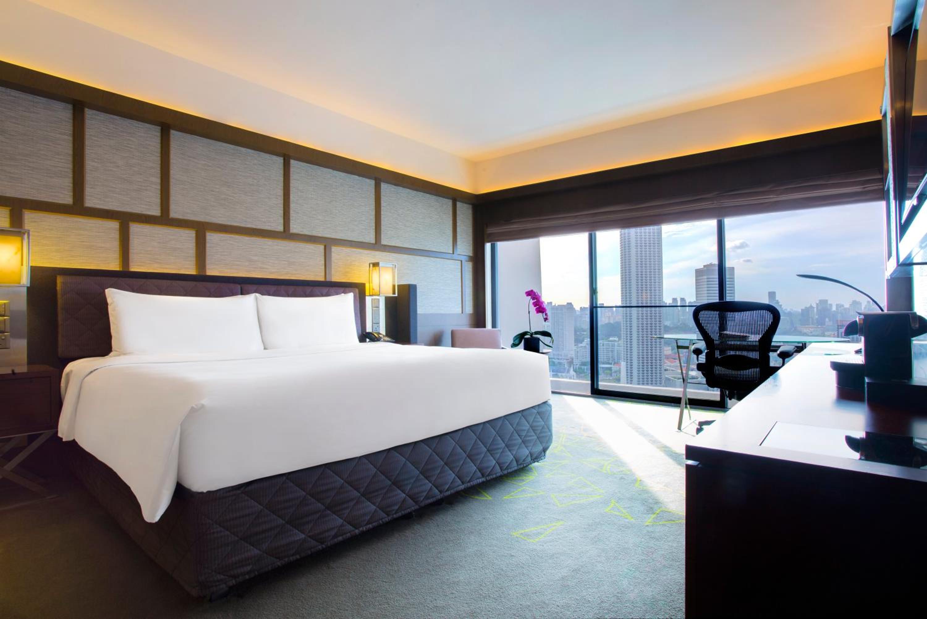 Deluxe Panoramic Room, City View, High Floor photo 2
