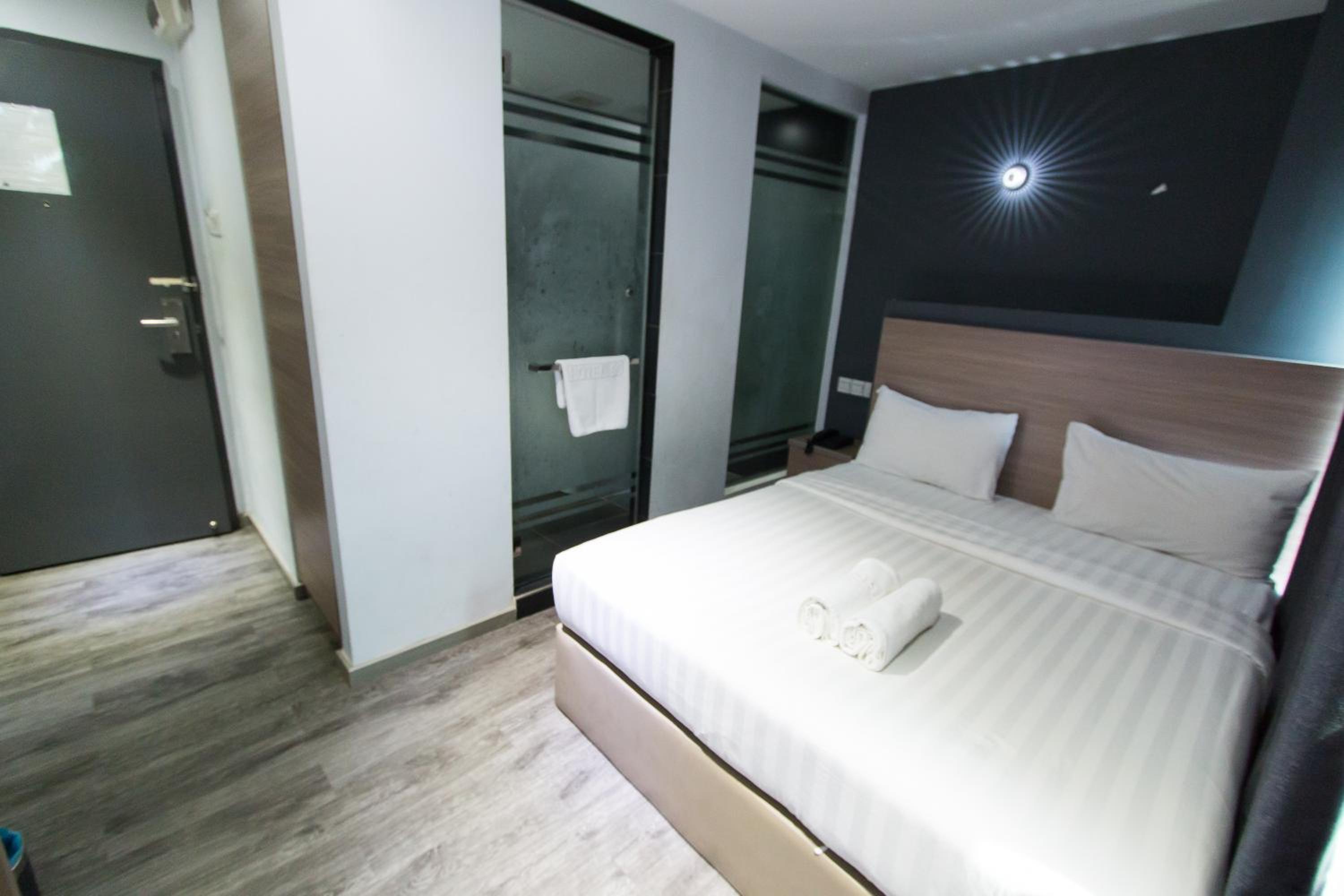 Standard Queen Room