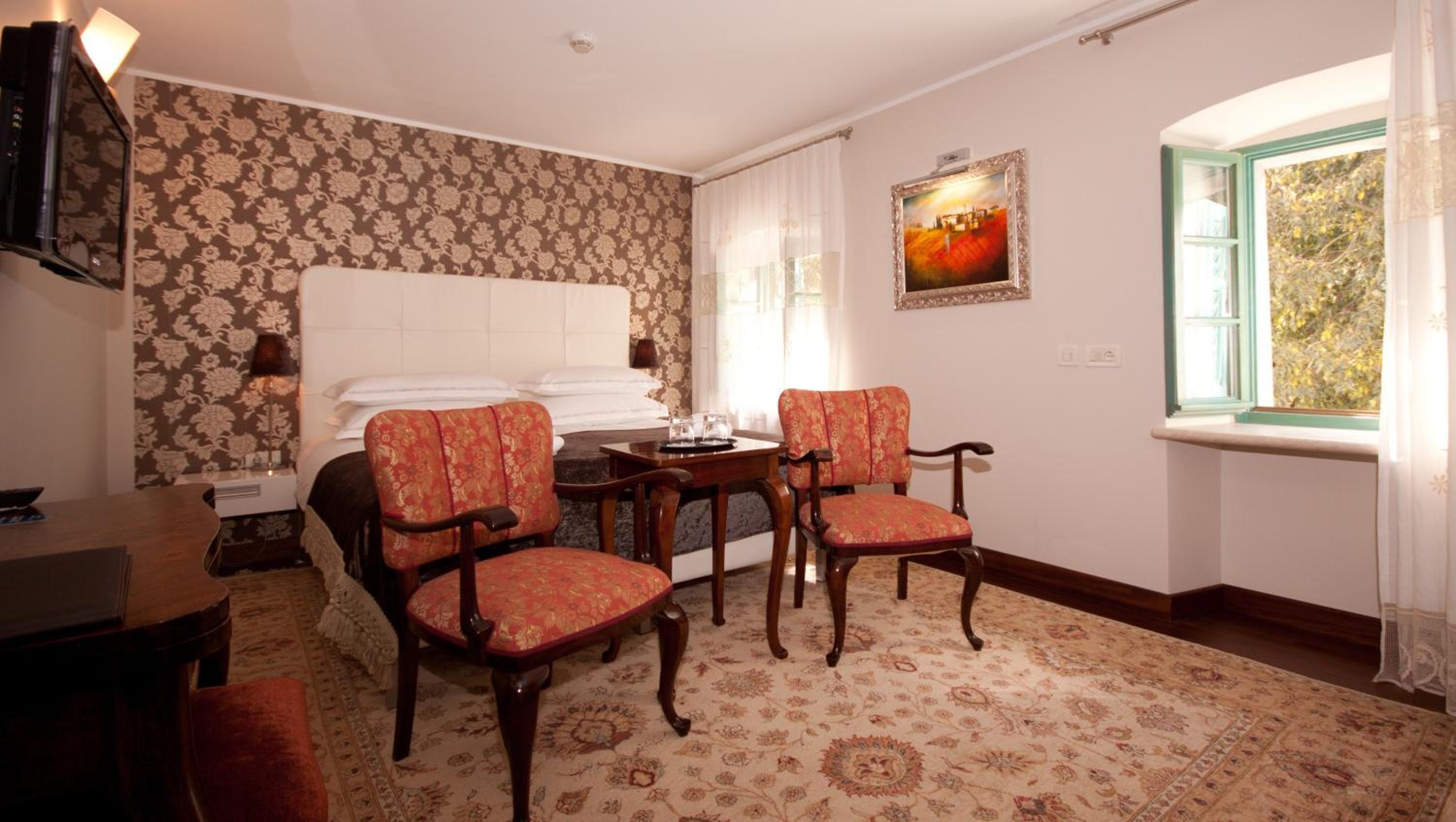 Superior Double or Twin Room - Photo 10