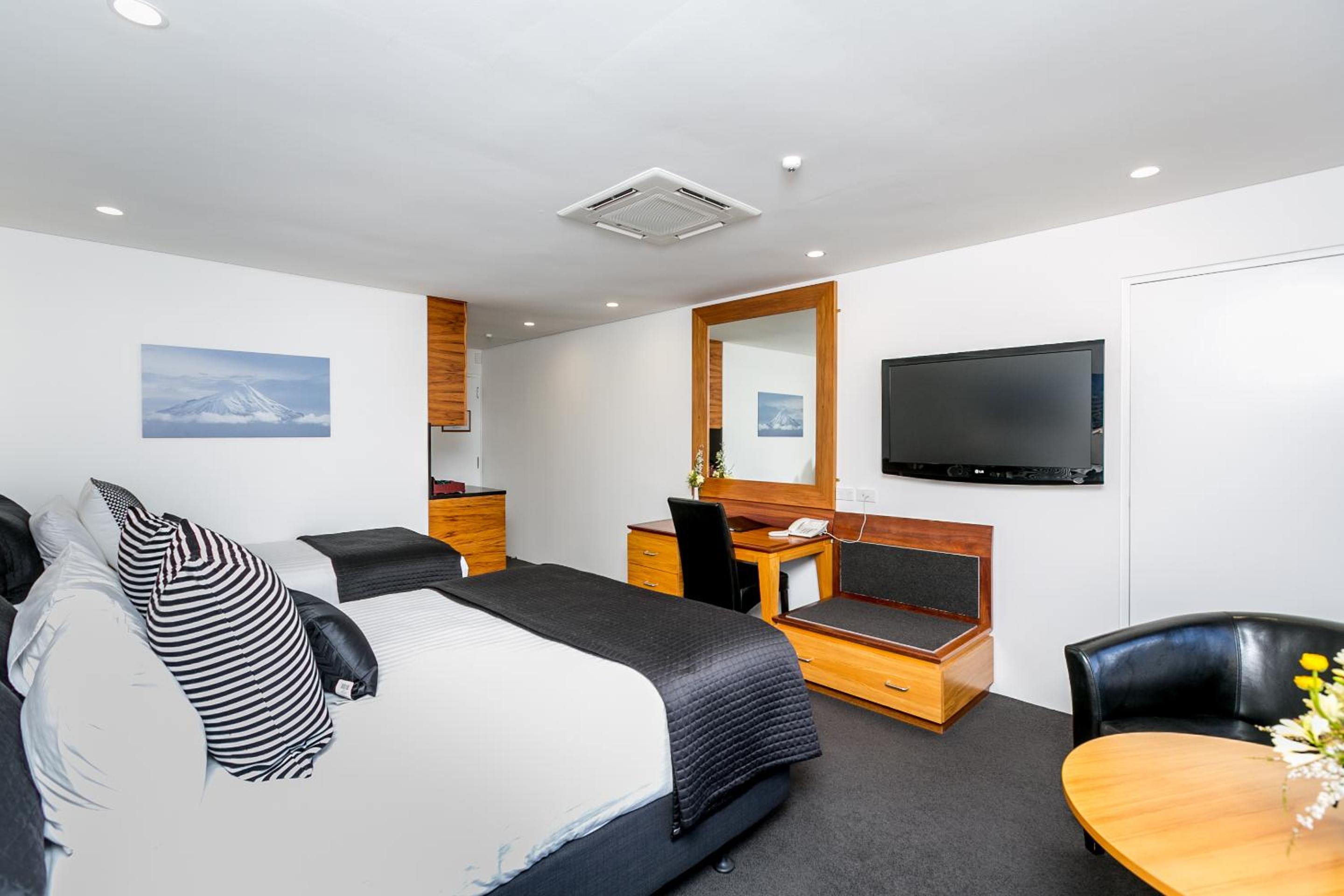 Deluxe King Room - Photo 2