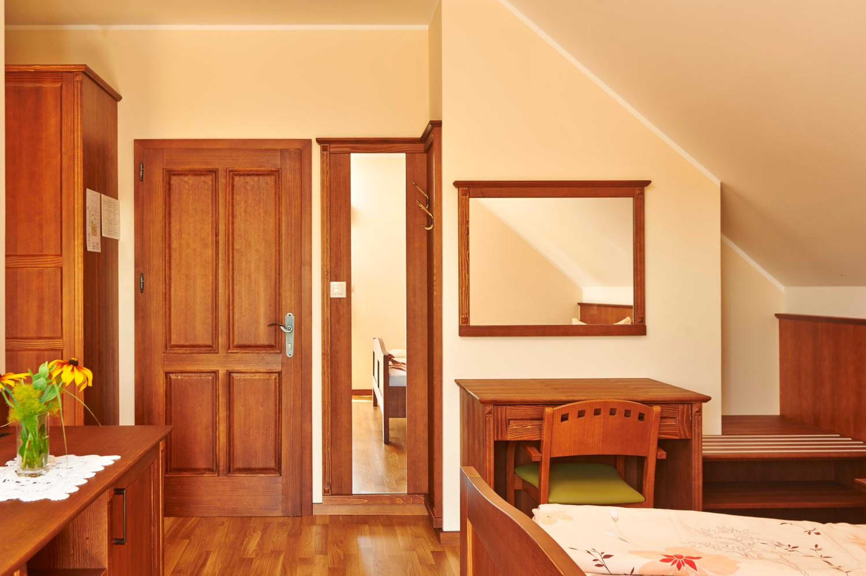 Family Suite with Balcony - Photo 2