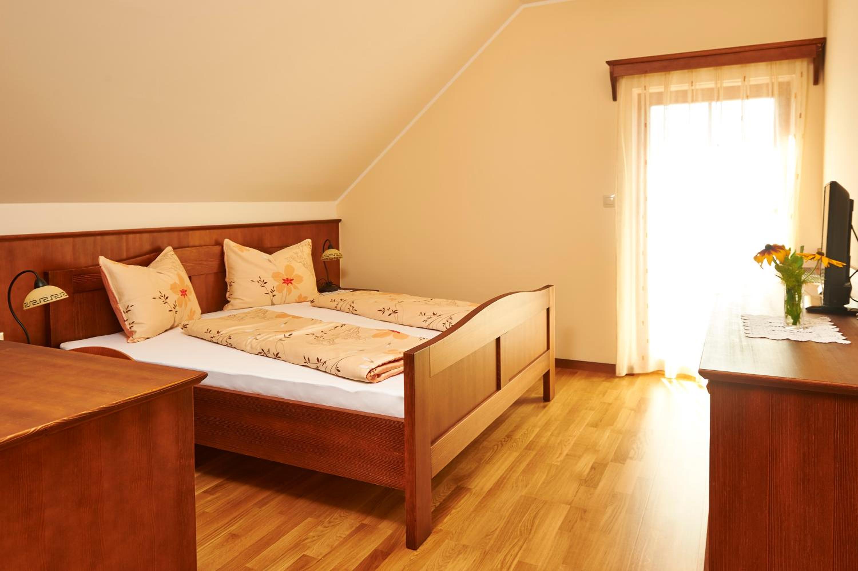 Family Suite with Balcony - Photo 3