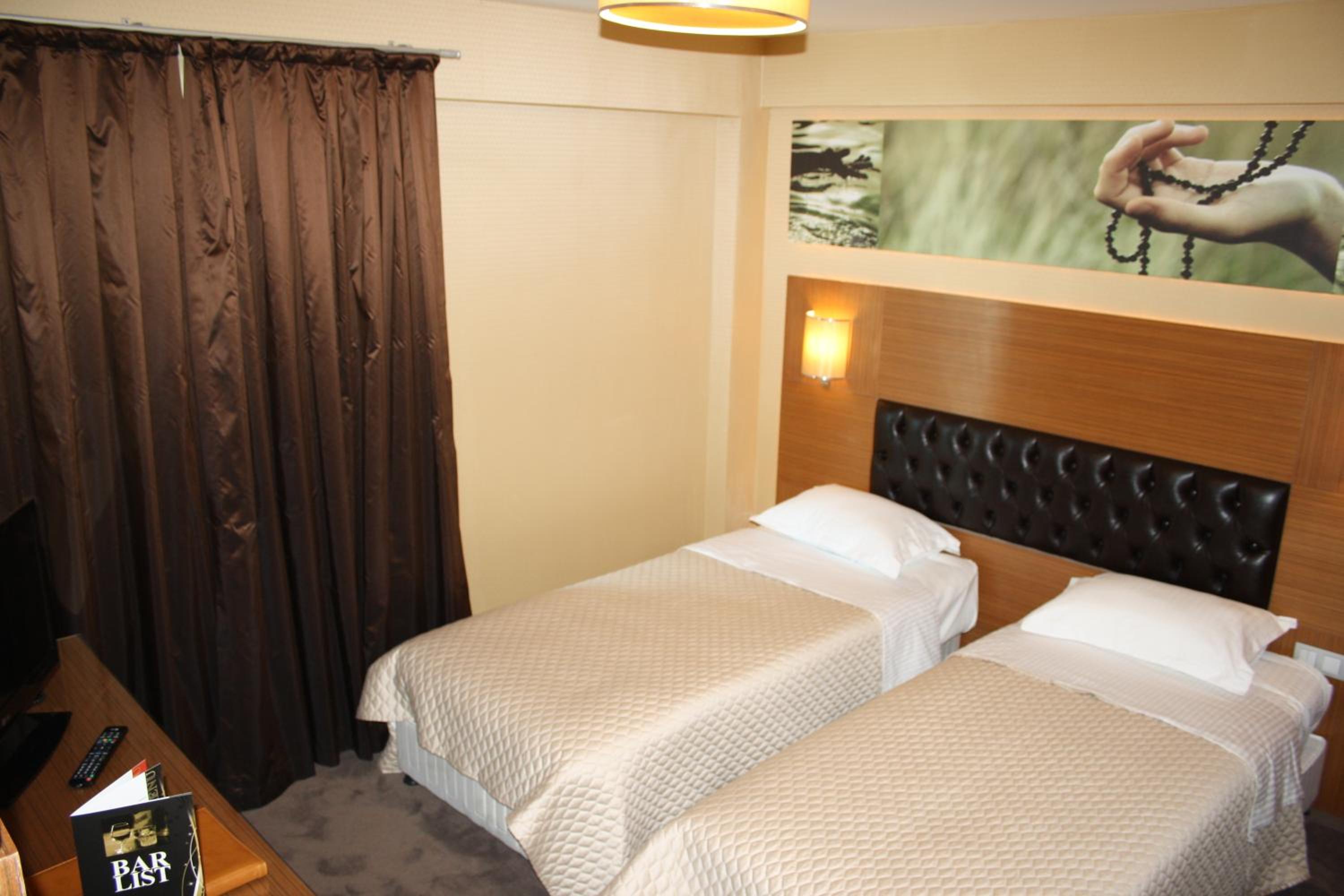 Twin Room - Photo 3