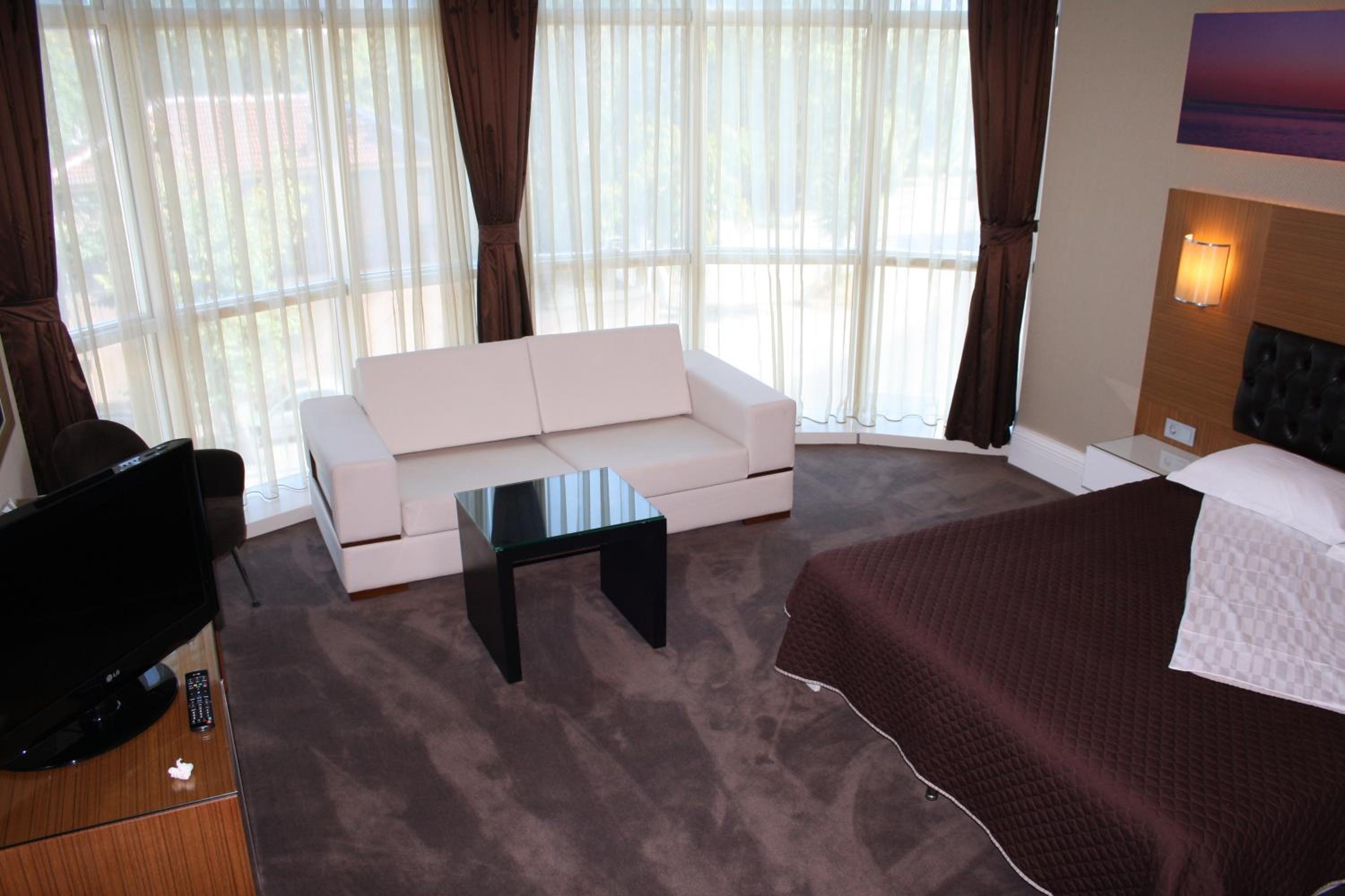 Deluxe Double Room - Photo 10