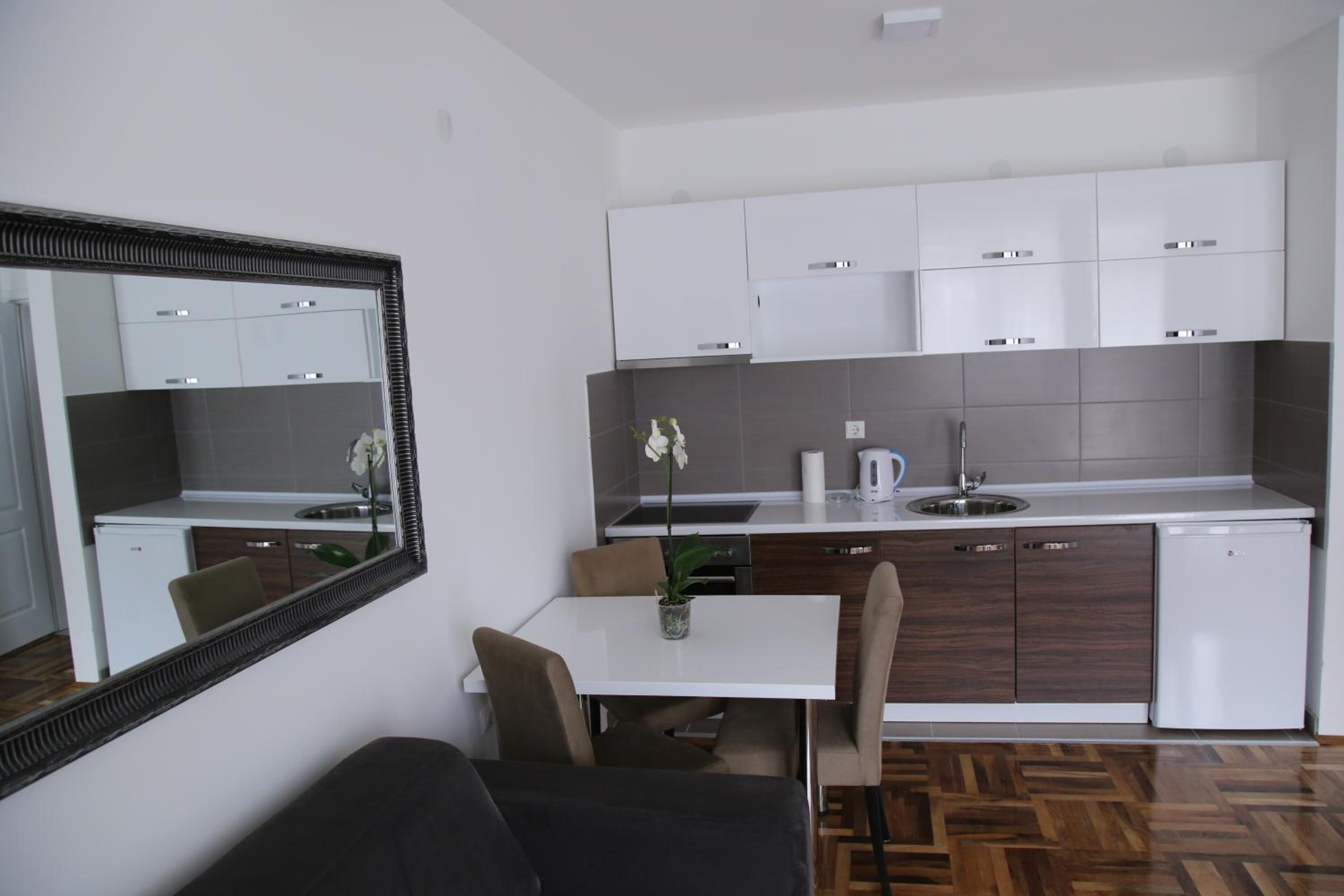 One-Bedroom Apartment photo 2