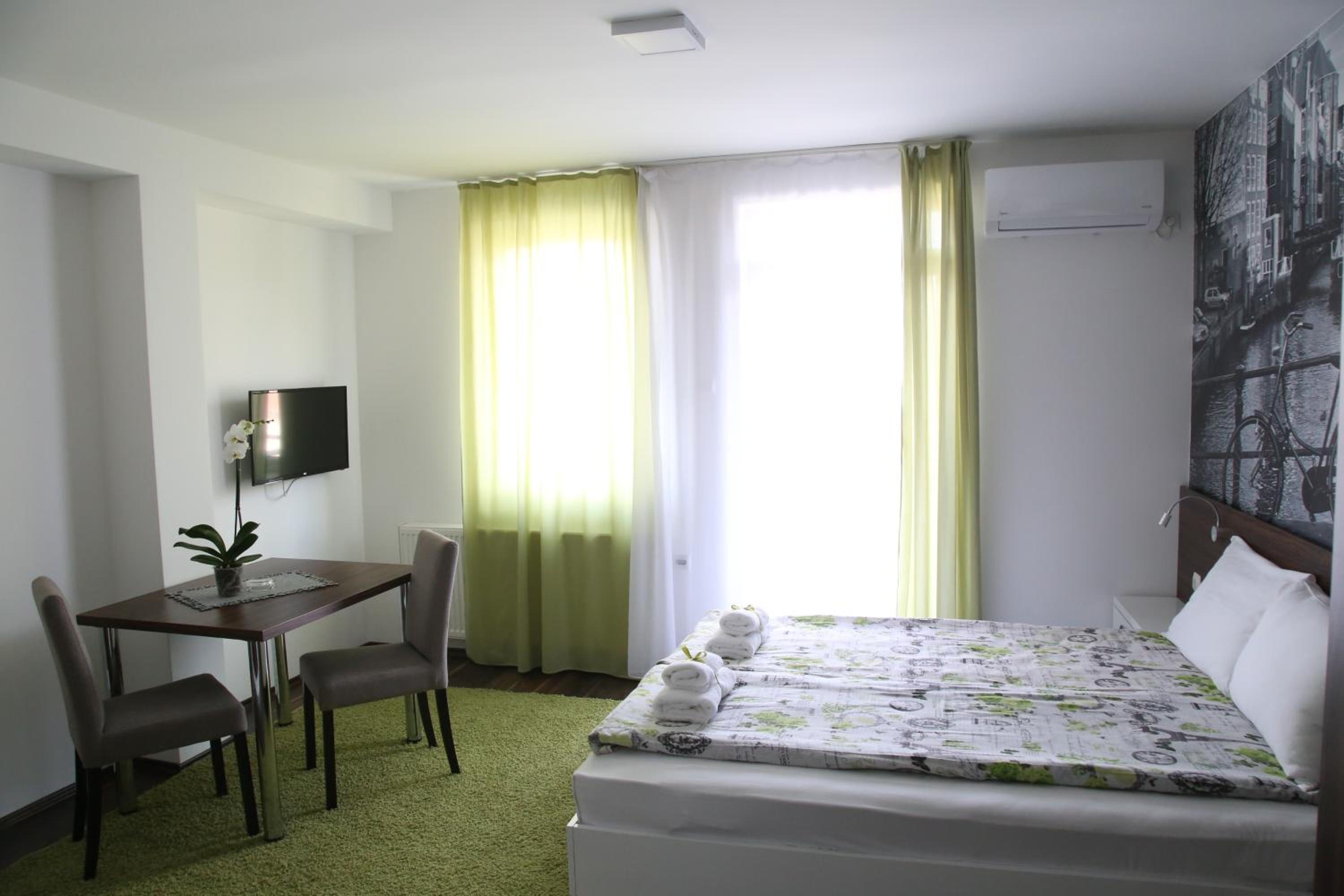 Studio Apartment photo 3
