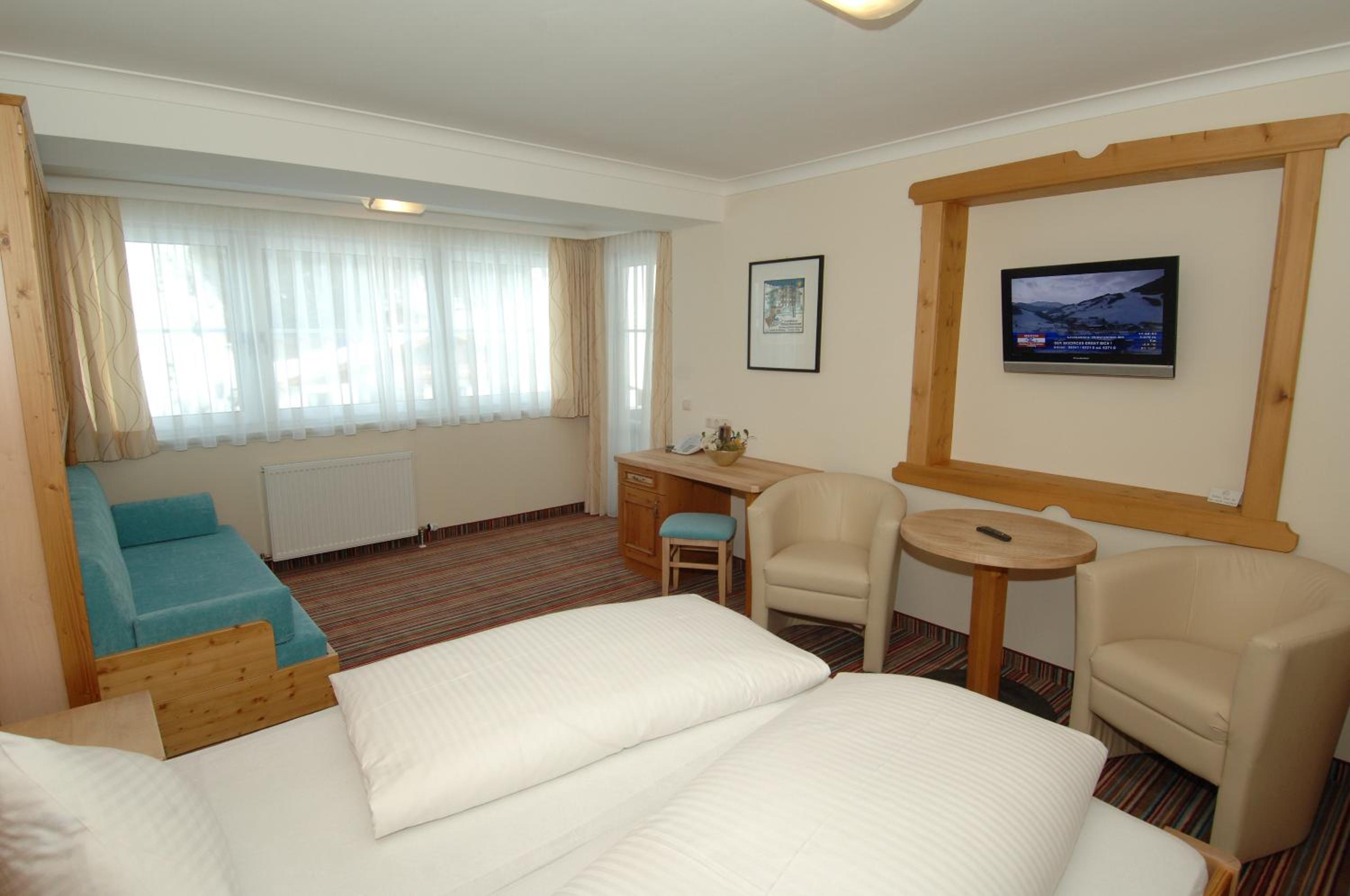Family Room - Photo 3
