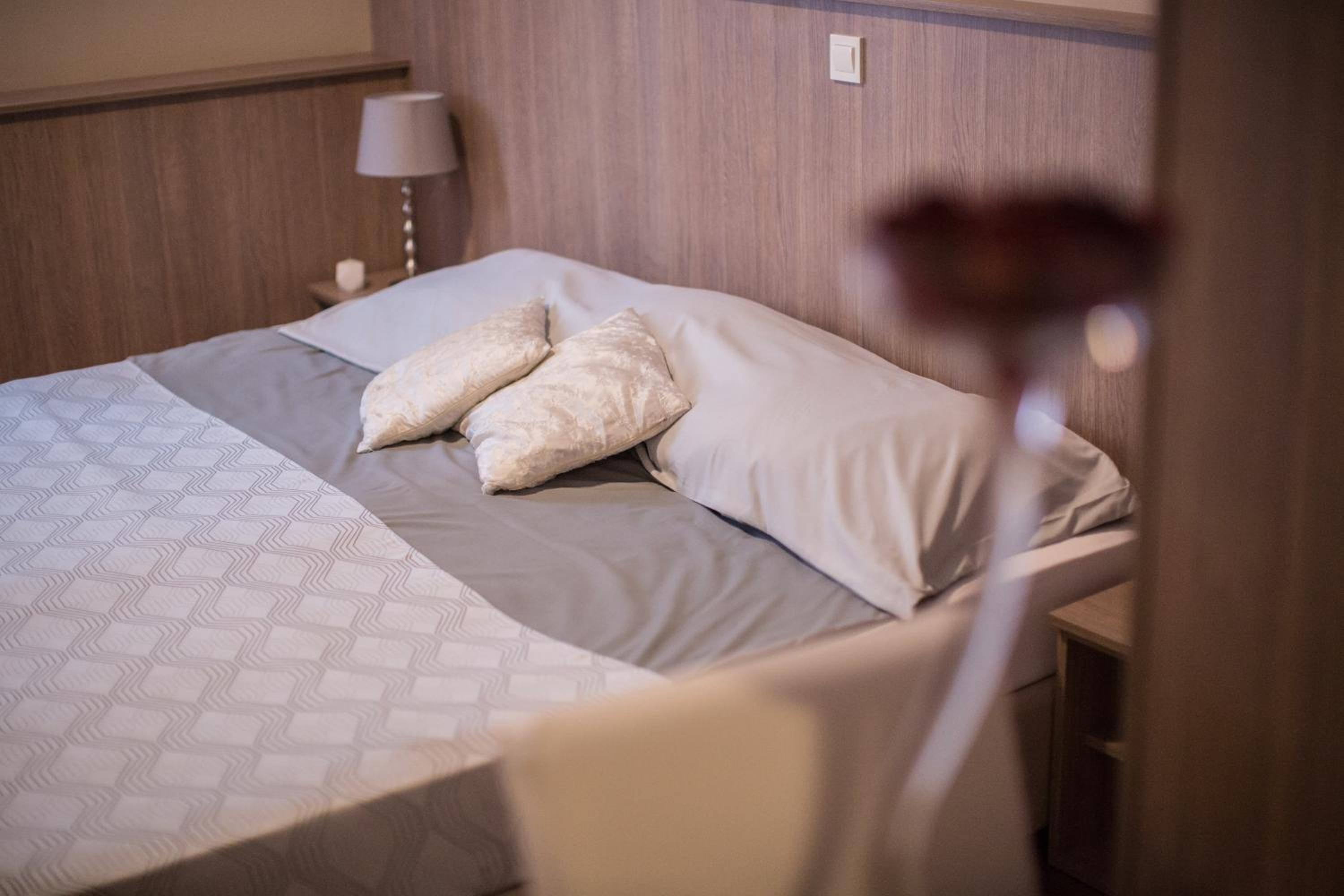 Double or Twin Room - Photo 6