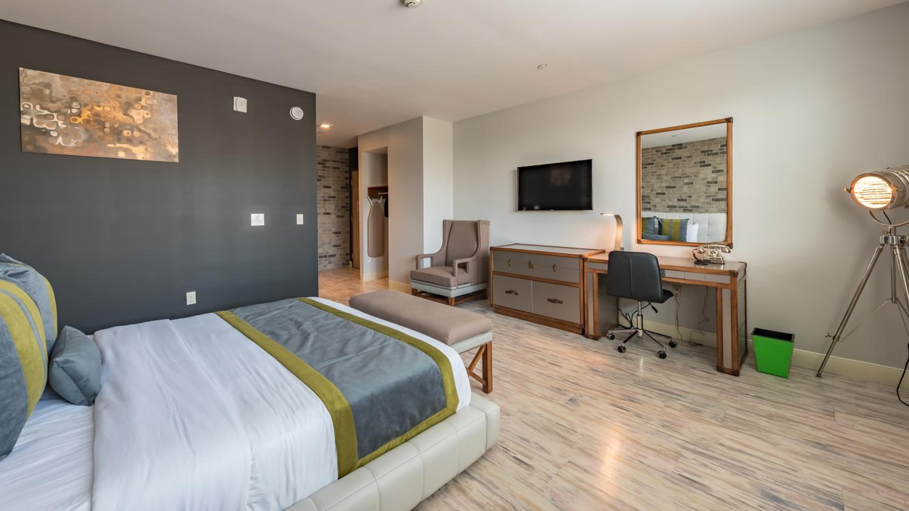 Preferred King Room  - Disability Access photo 2