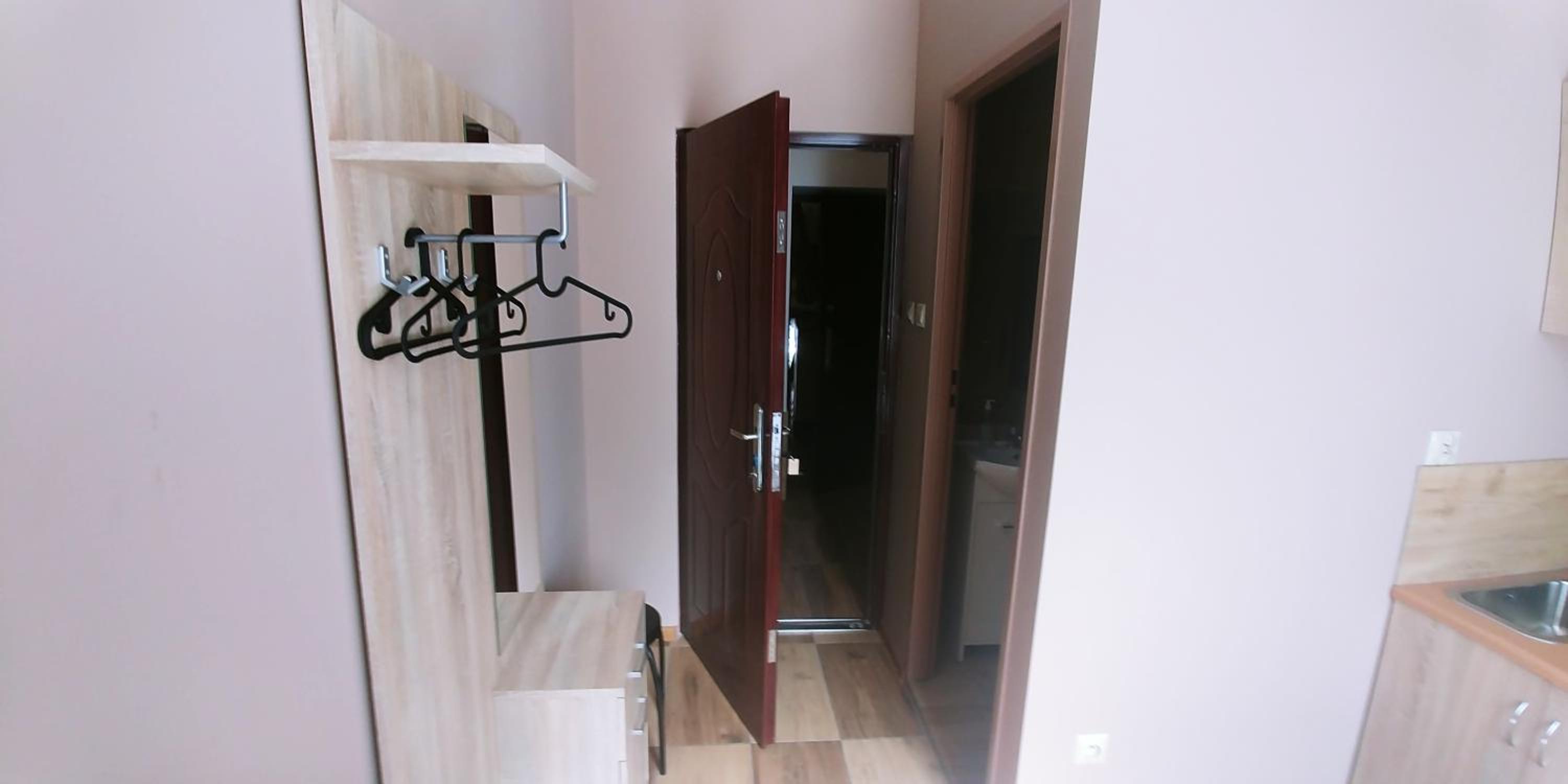 Classic Double Room with Shower - Photo 8