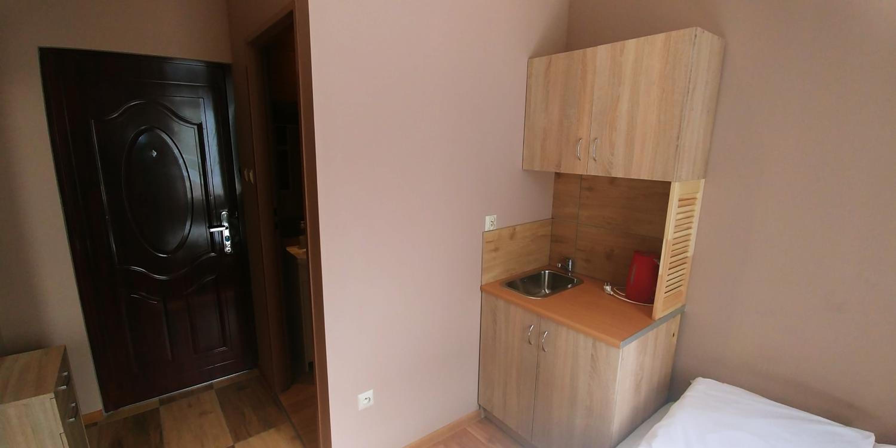 Classic Double Room with Shower - Photo 5