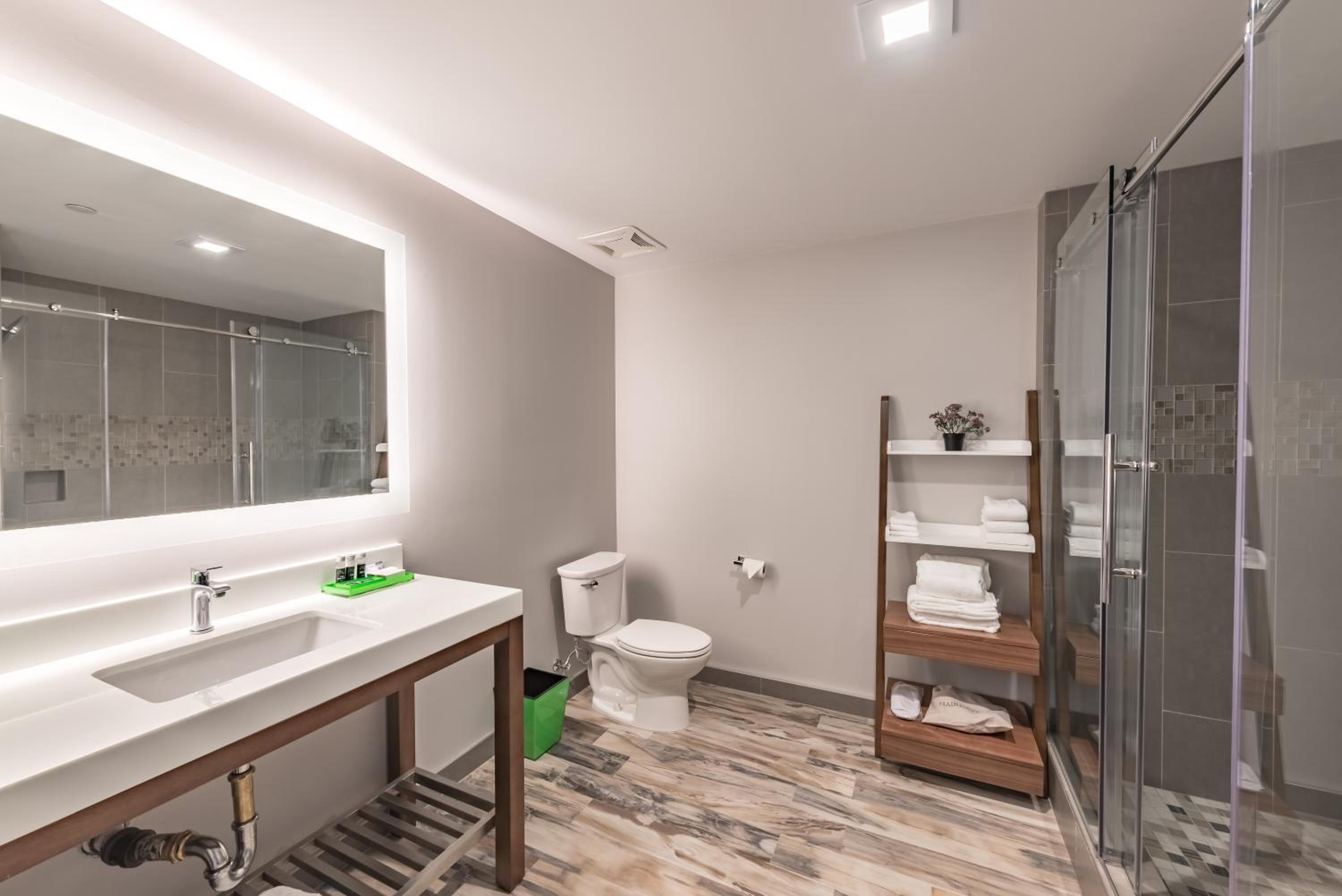 Preferred King Room  - Disability Access photo 3