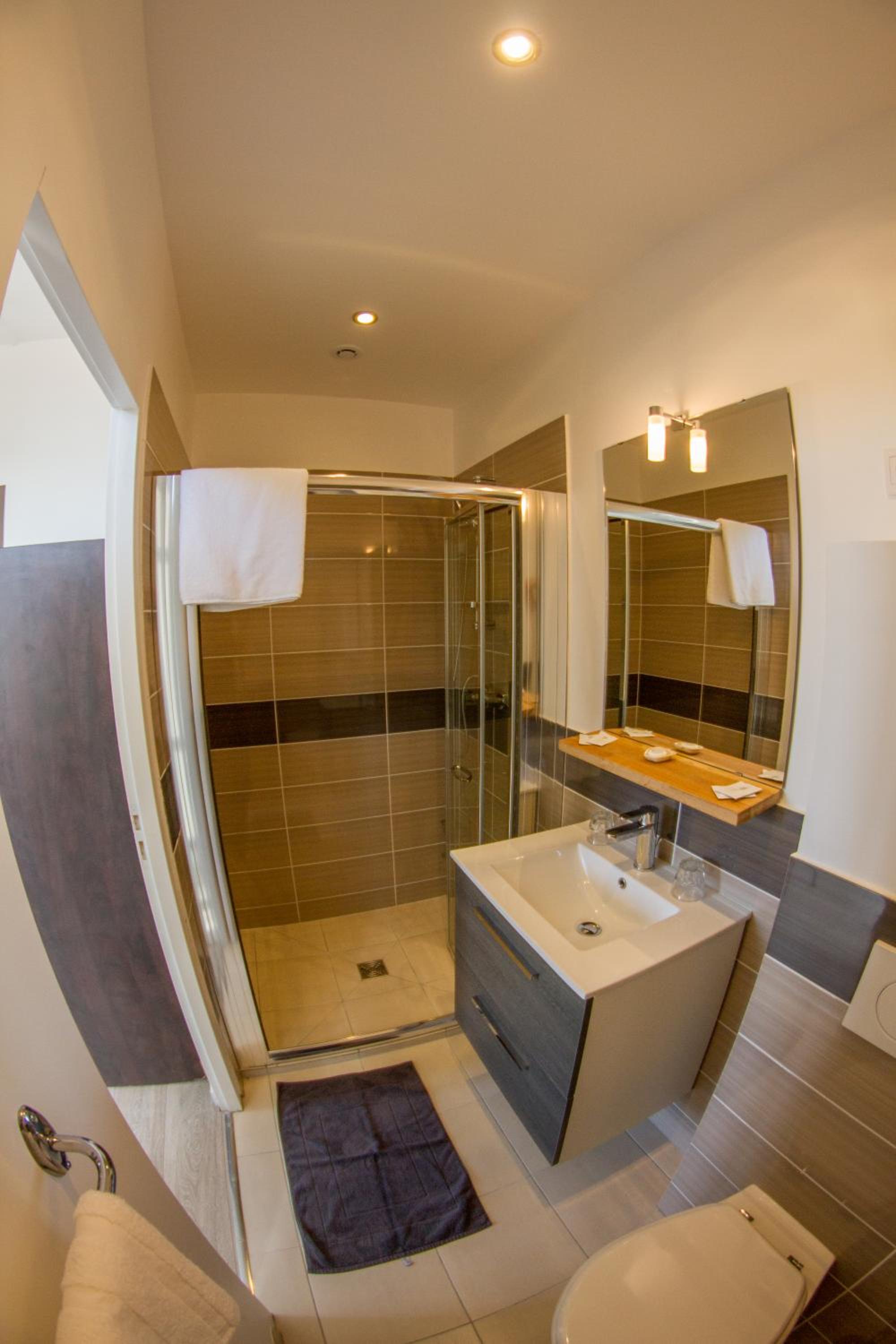 Double Room - Photo 2