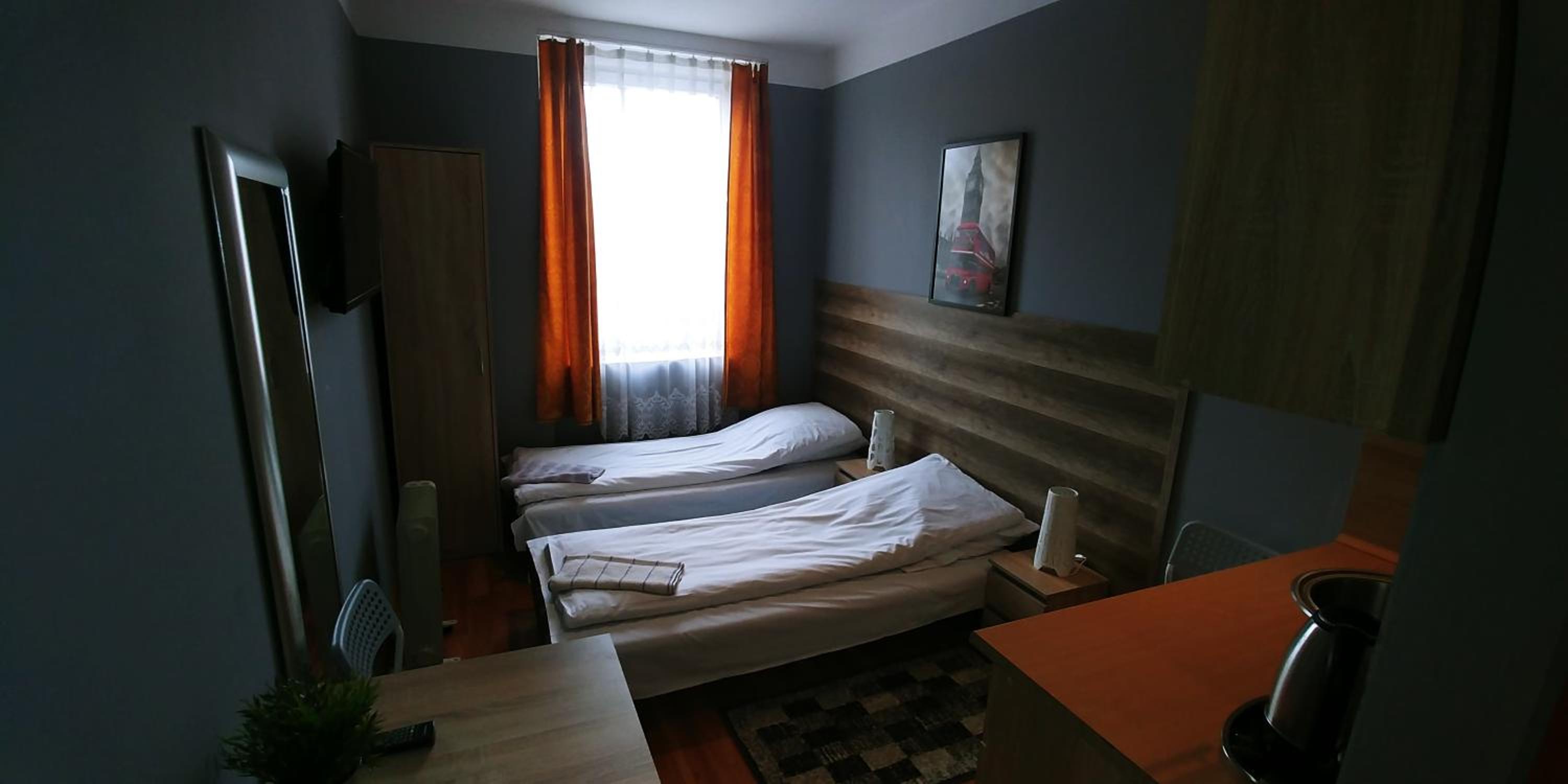 Double Room with Private Bathroom - Photo 7
