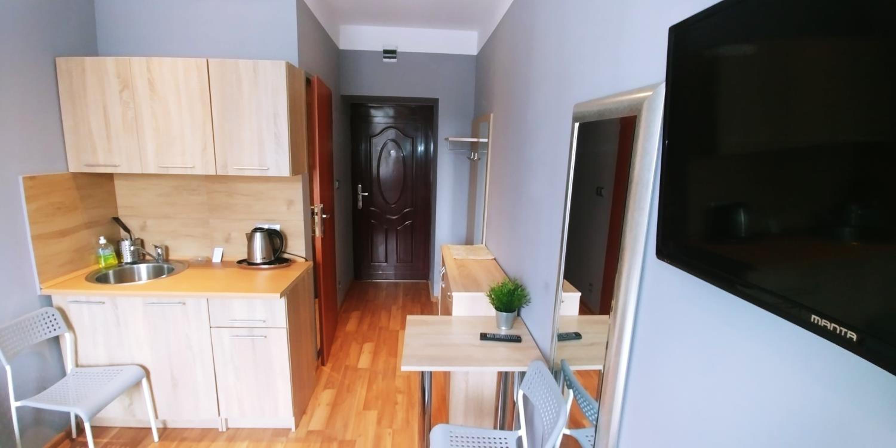 Double Room with Private Bathroom - Photo 9