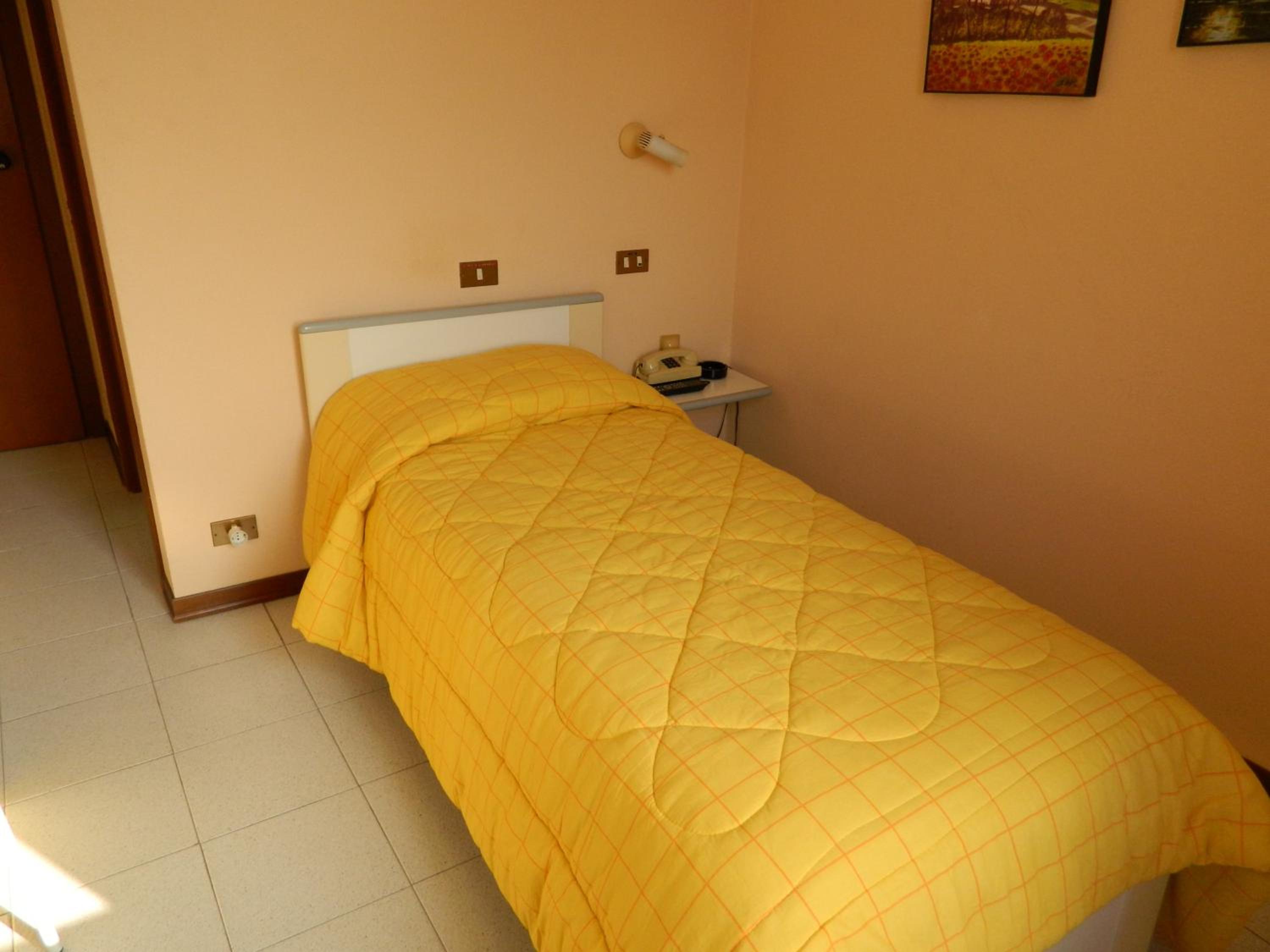 Single Room photo 3