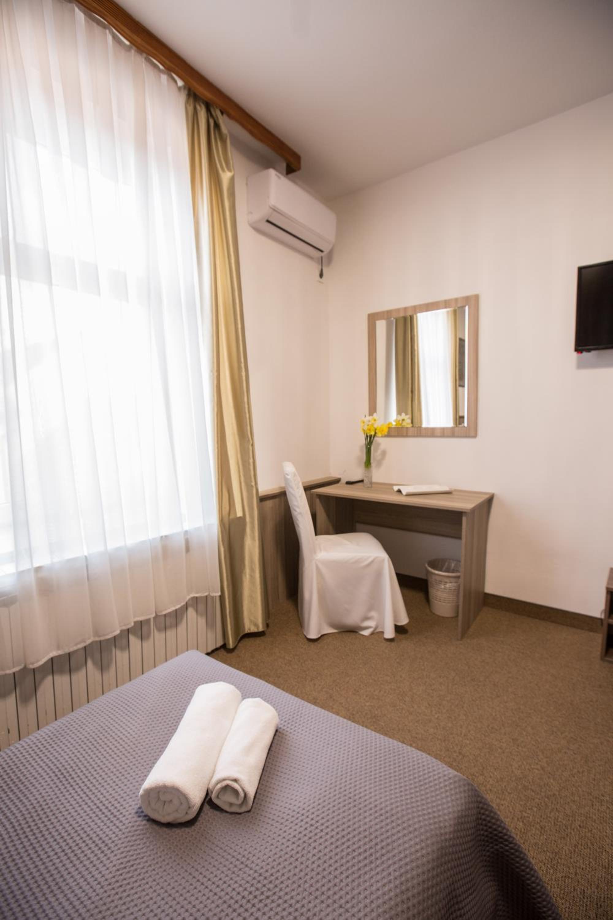Double or Twin Room - Photo 16