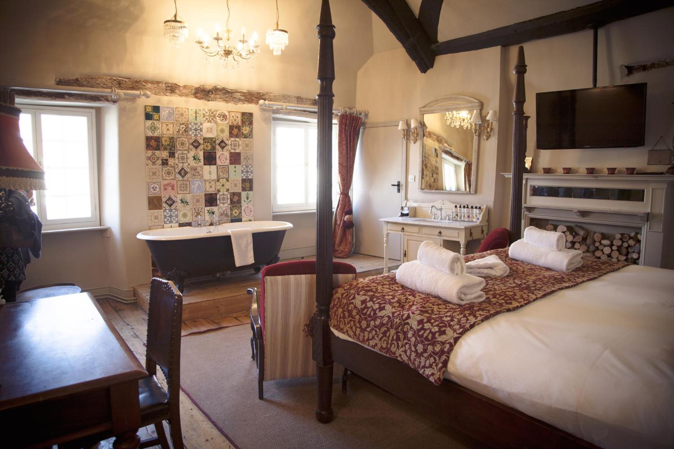 Superior Double Room with Four Poster Bed