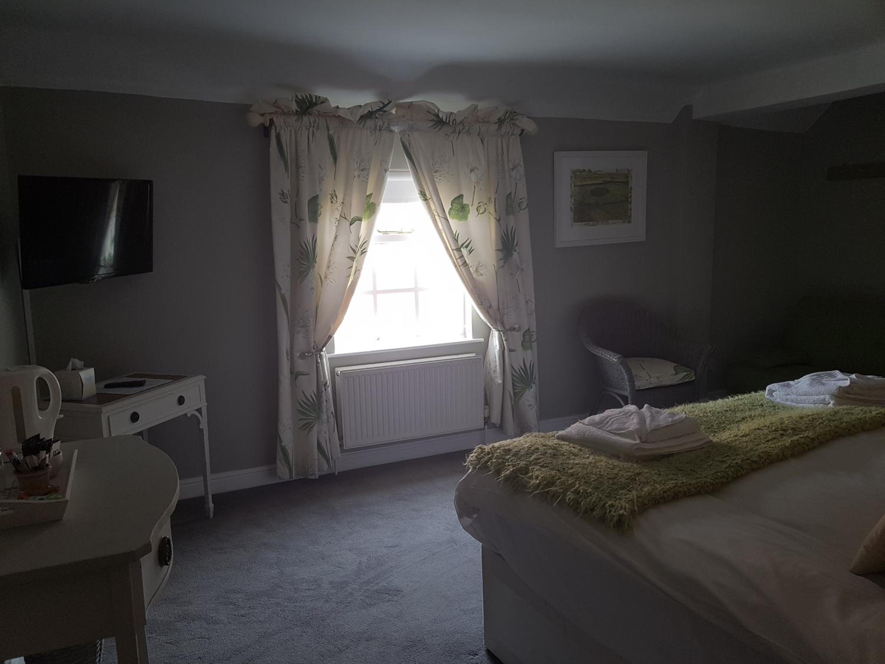 Family Room (2 Adults + 2 Children) - Photo 3
