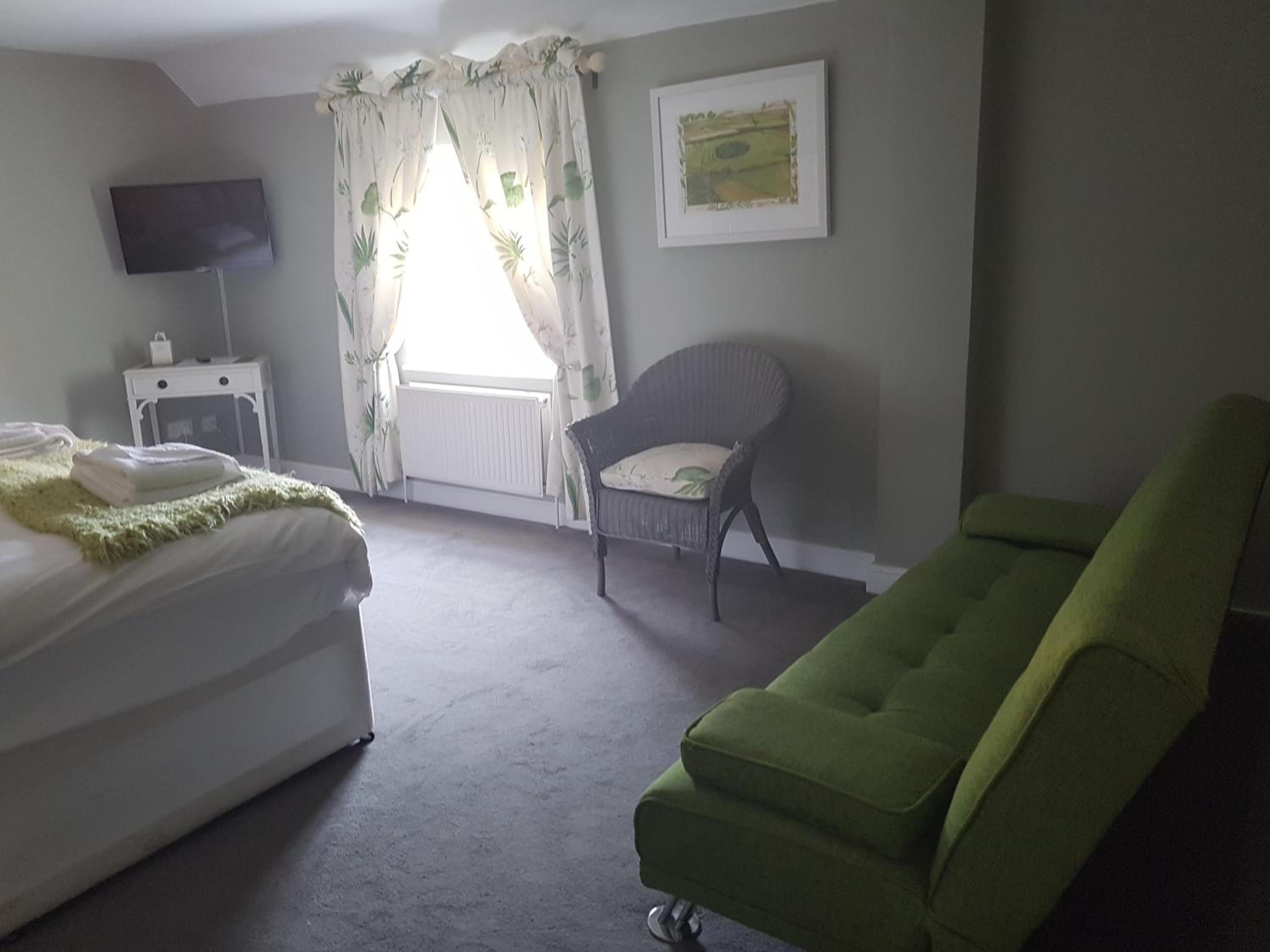 Family Room (2 Adults + 2 Children) - Photo 4