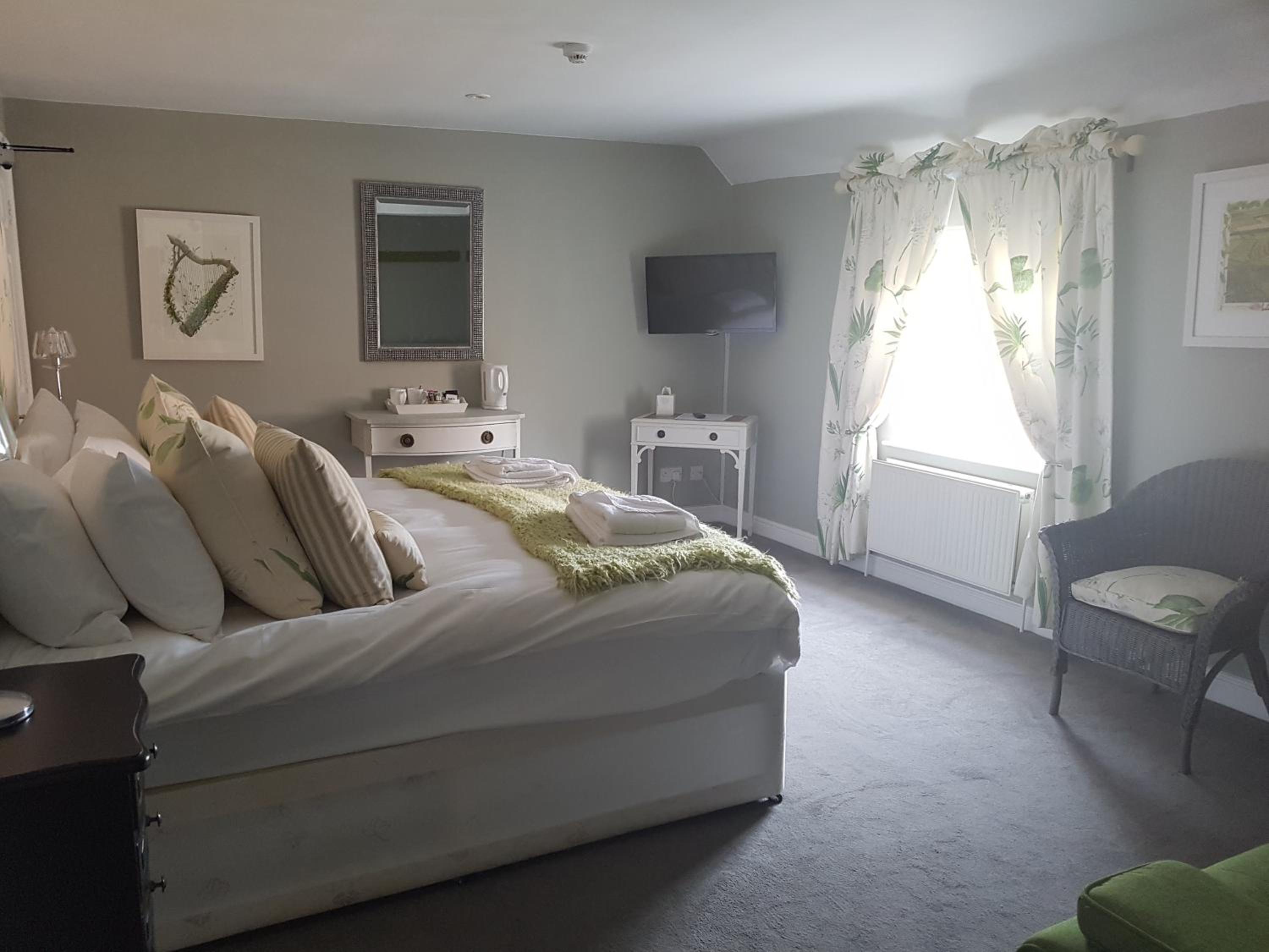 Family Room (2 Adults + 2 Children) - Photo 1