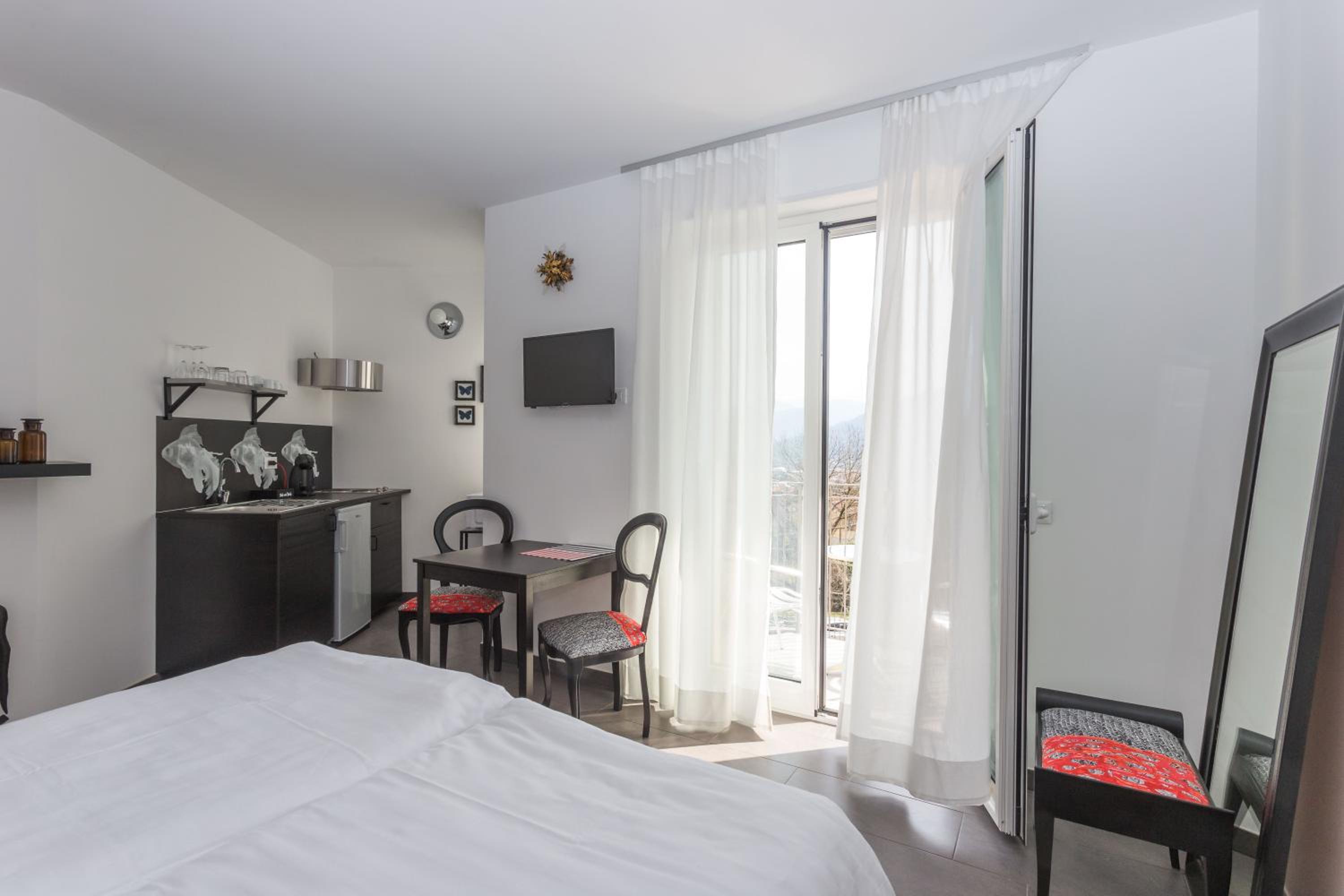 Studio Apartment photo 2