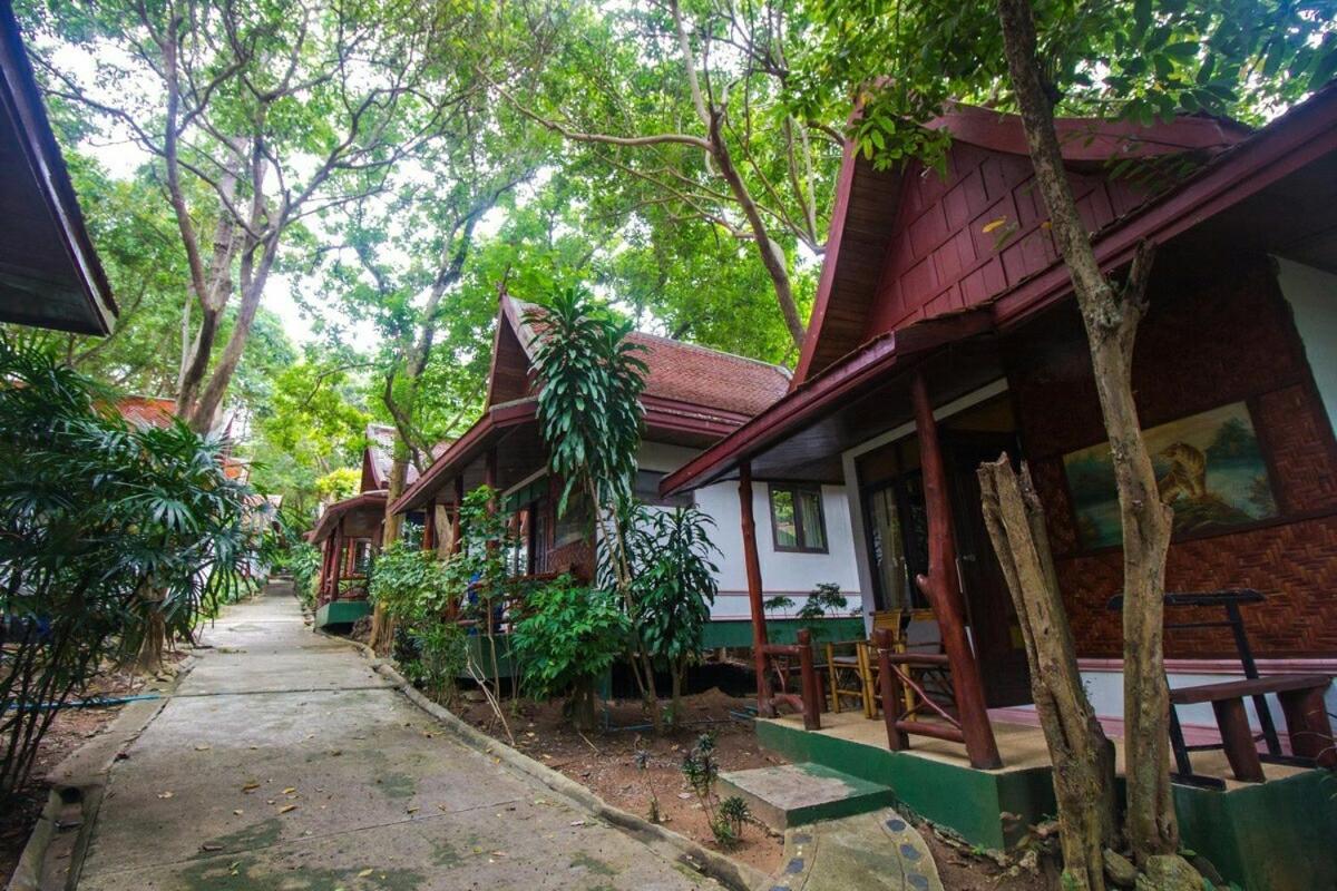 Basic Bungalow - Photo 3