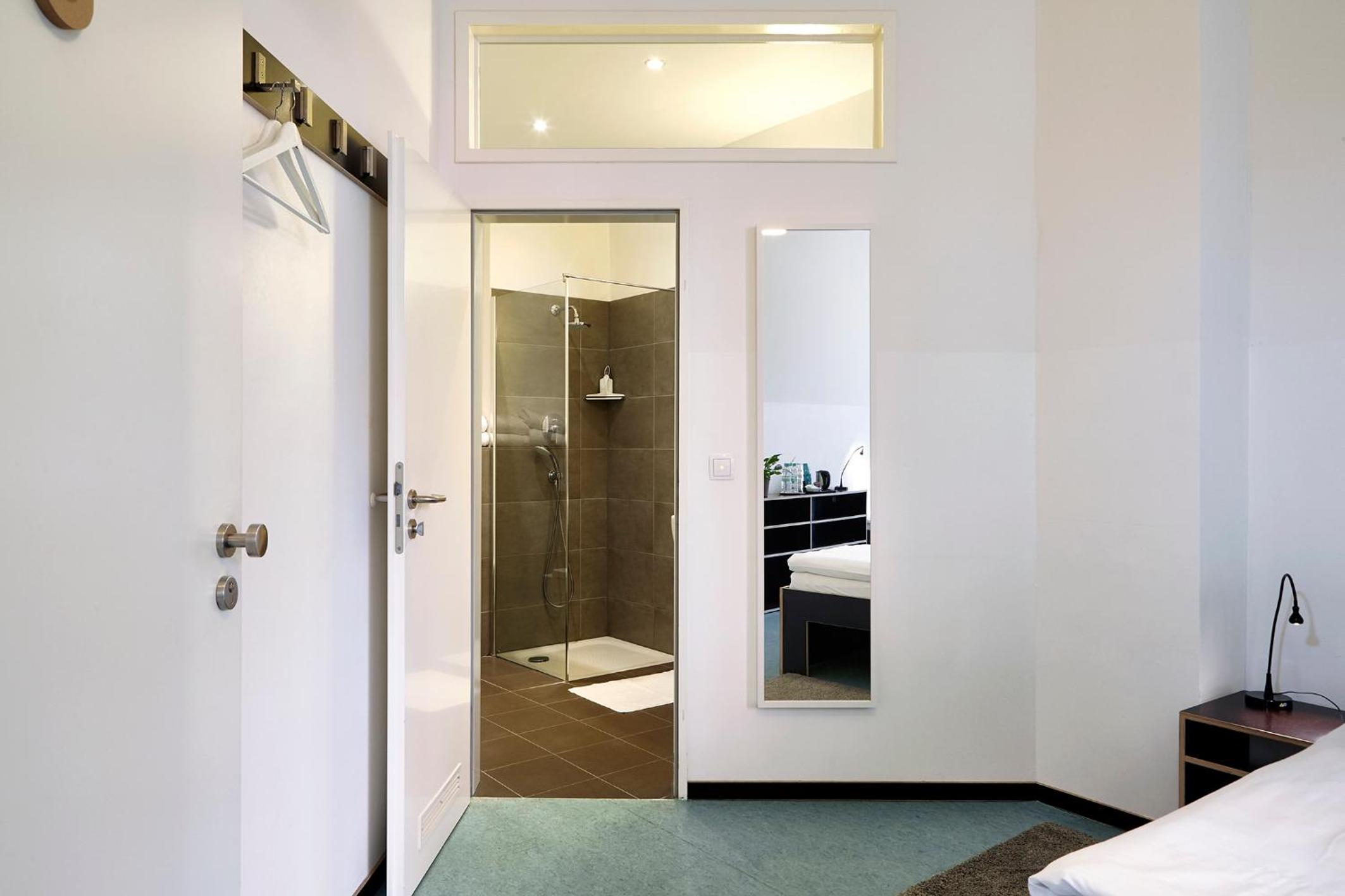 Family Room with Private Bathroom photo 2