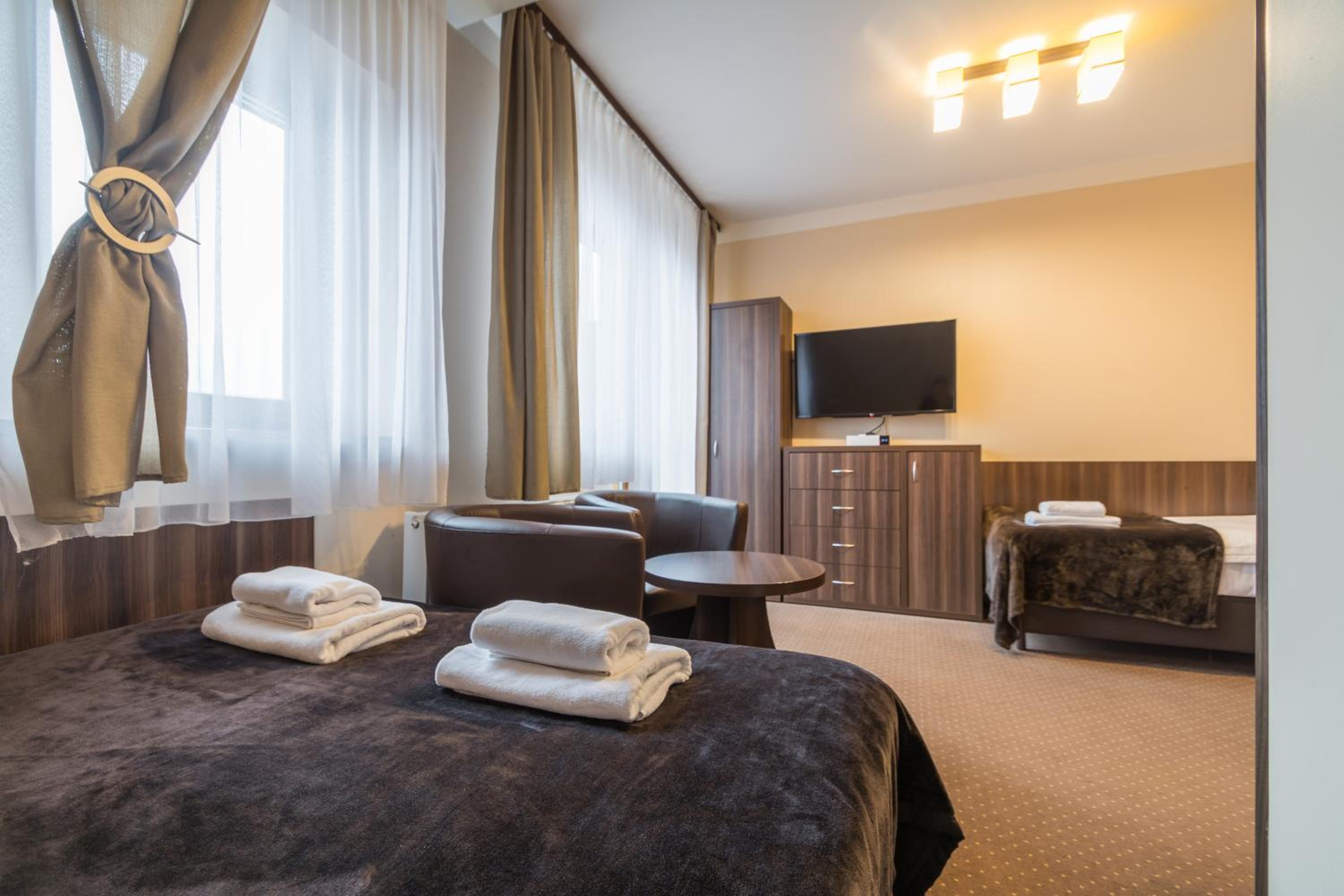 Standard Triple Room with Balcony - Photo 1