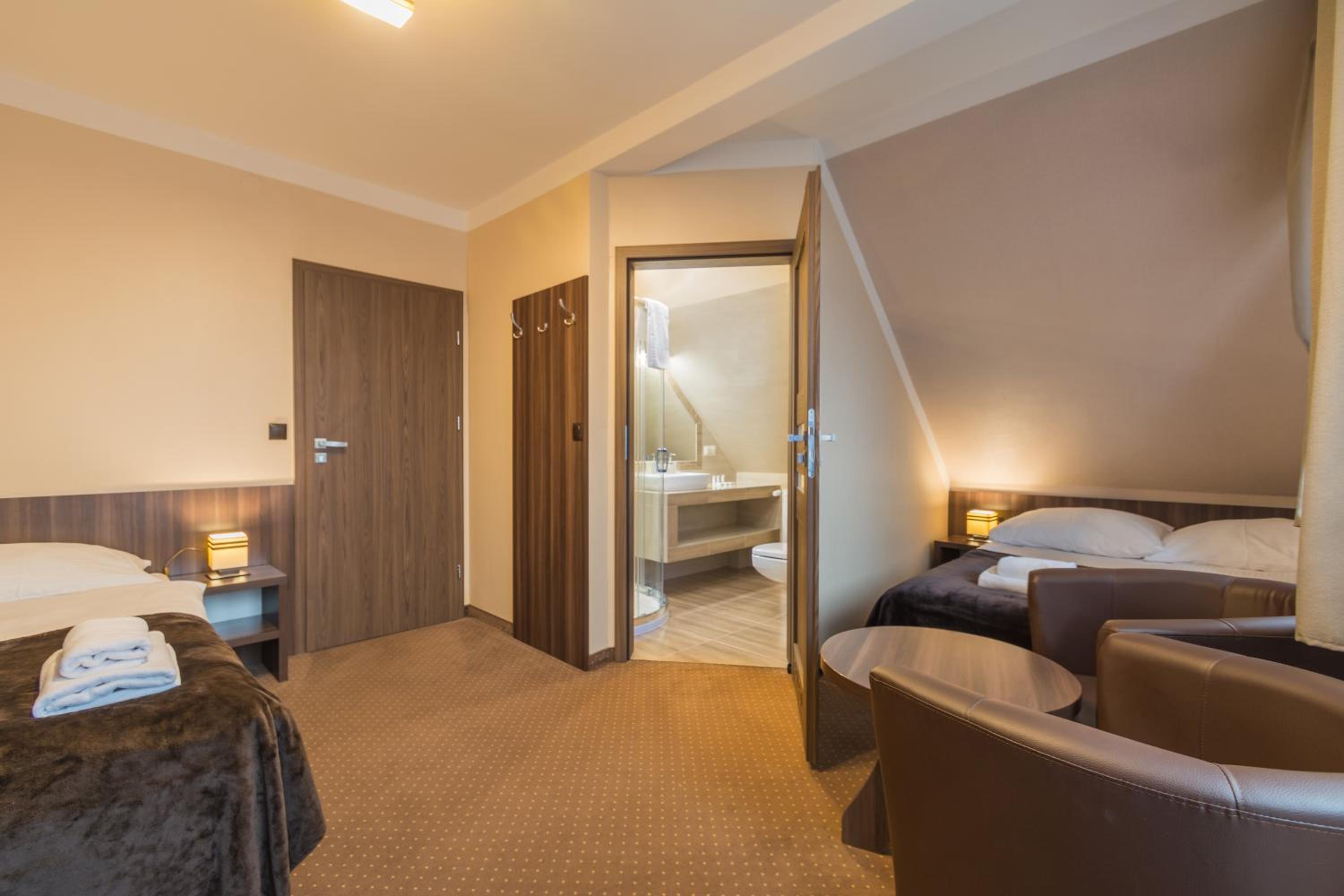 Standard Triple Room with Balcony - Photo 4