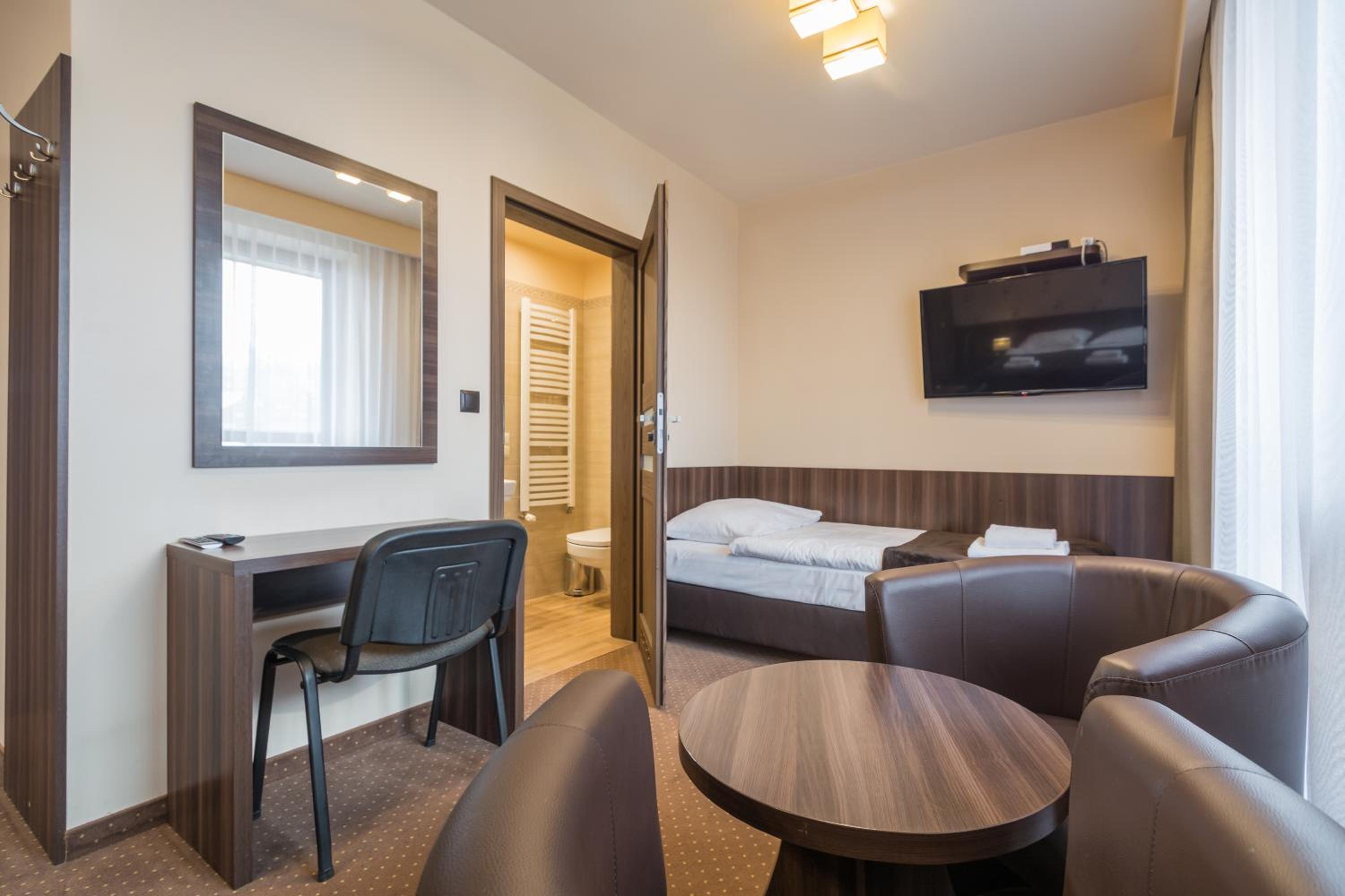 Triple Room with Balcony - Photo 2