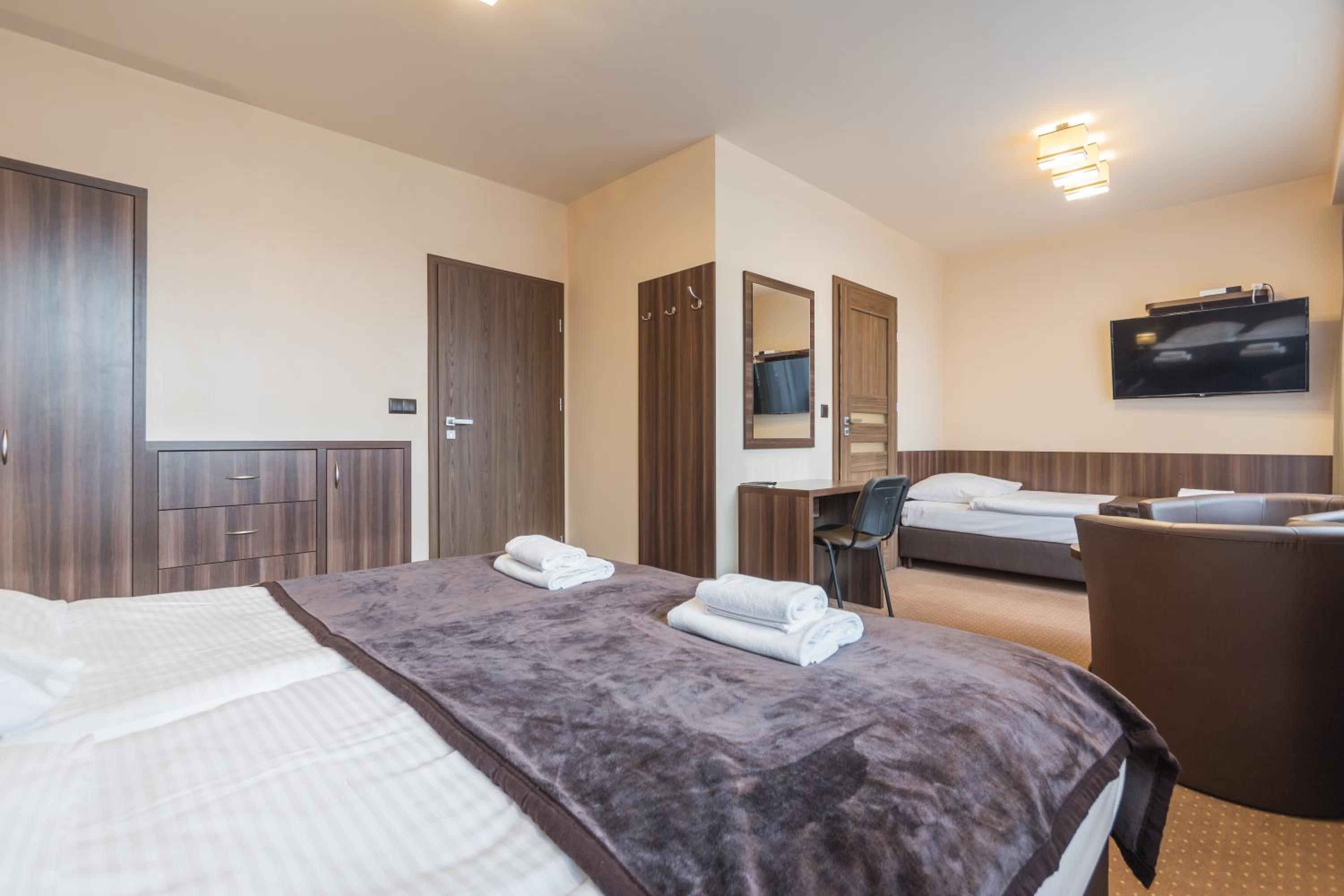 Triple Room with Balcony - Photo 4