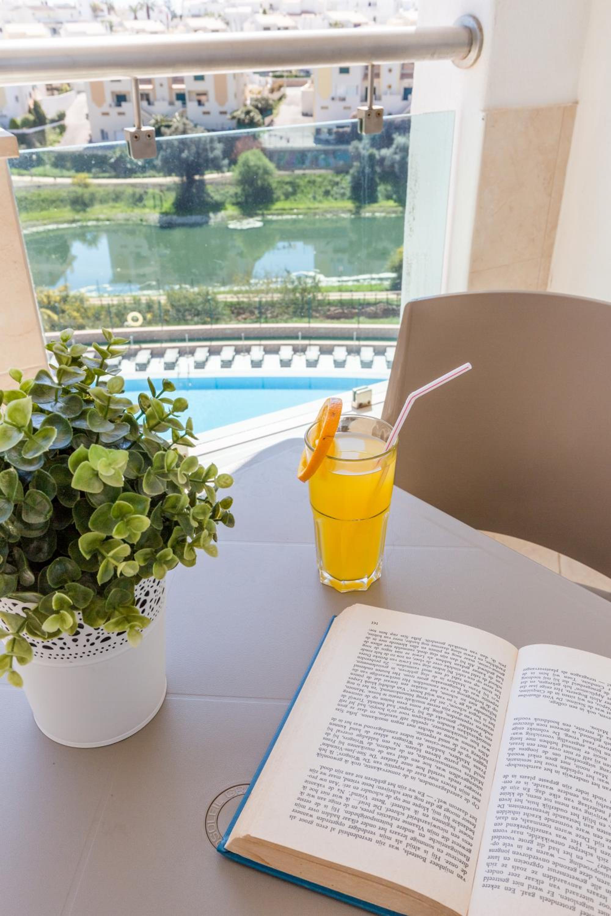 One-Bedroom Apartment With Pool View (2 Adults + 1 Children Up 12 Years Old) - Photo 6
