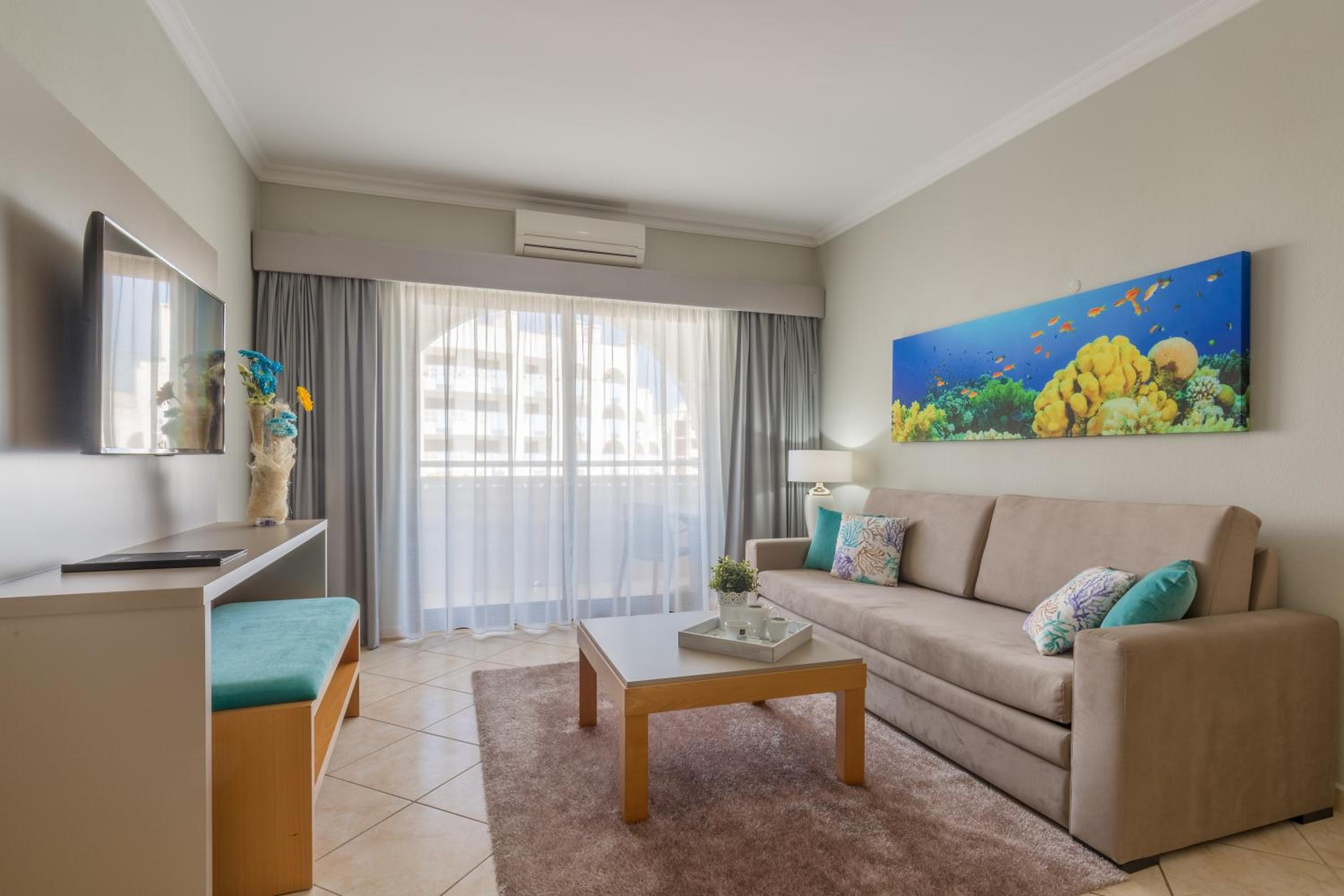 One-Bedroom Apartment - Photo 4