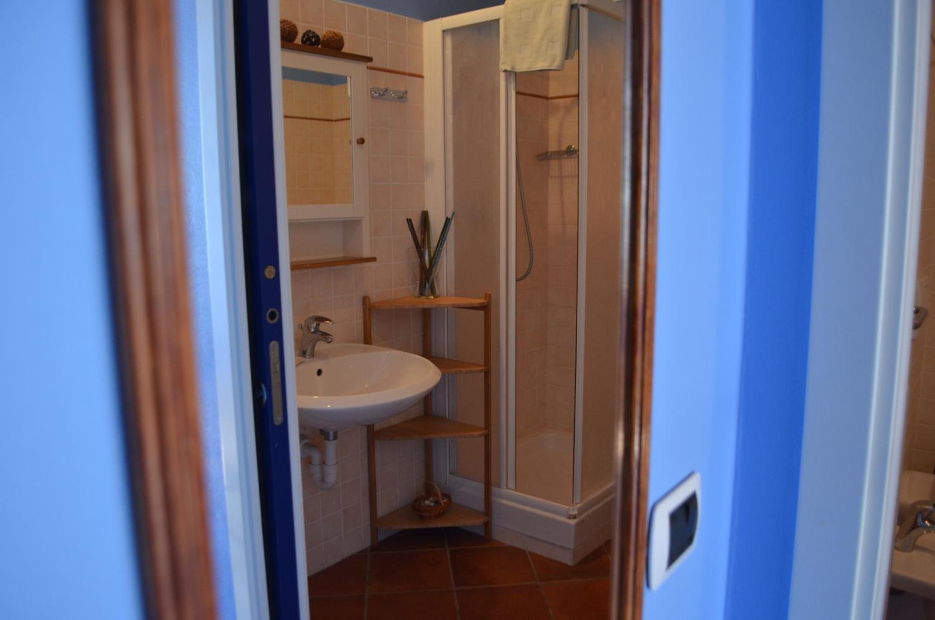Quadruple Room with Private Bathroom photo 3
