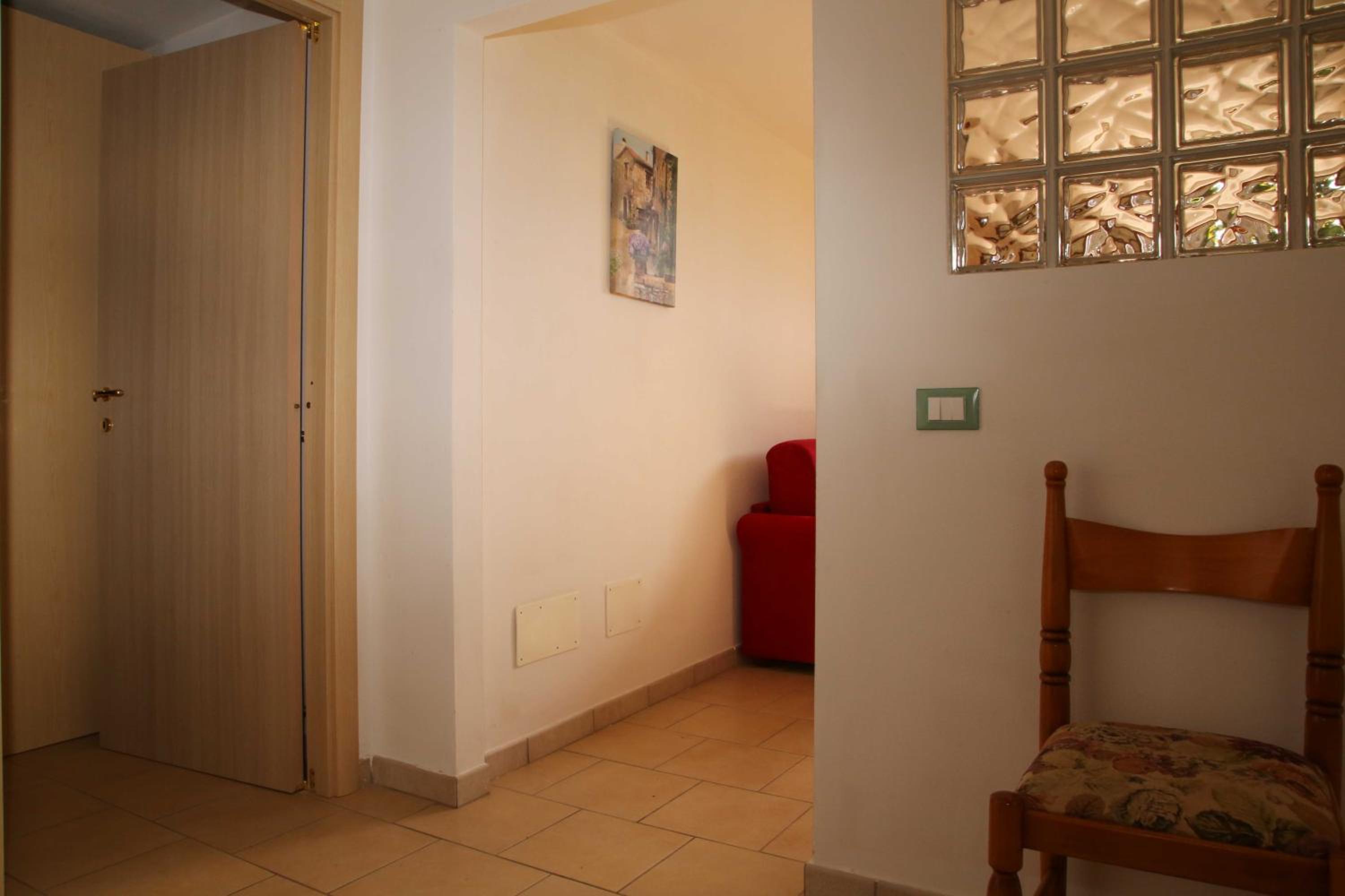 One-Bedroom Apartment - Basement photo 1