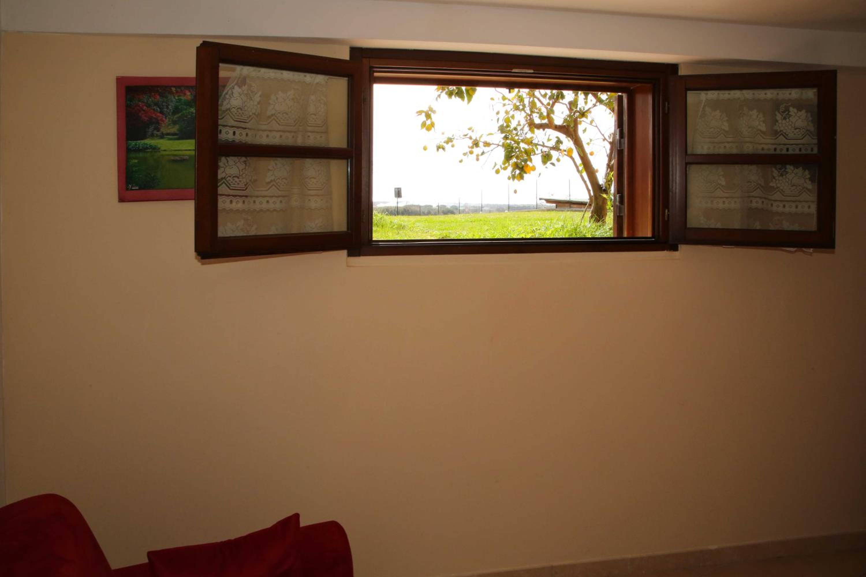 One-Bedroom Apartment - Basement photo 2